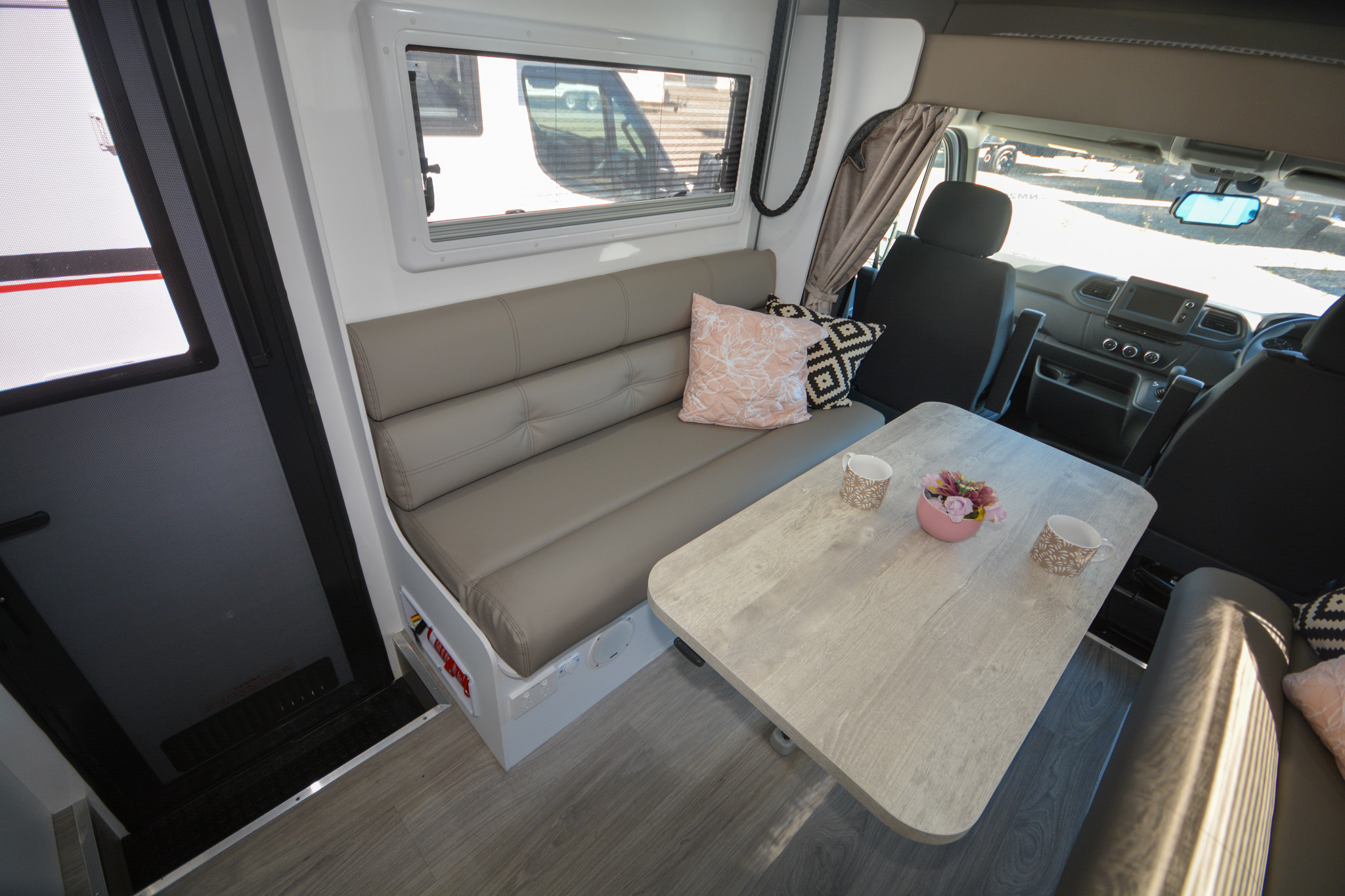 Carousel Popup Thumnails 26 - 2024 Windsor Daintree Renault 2 Berth