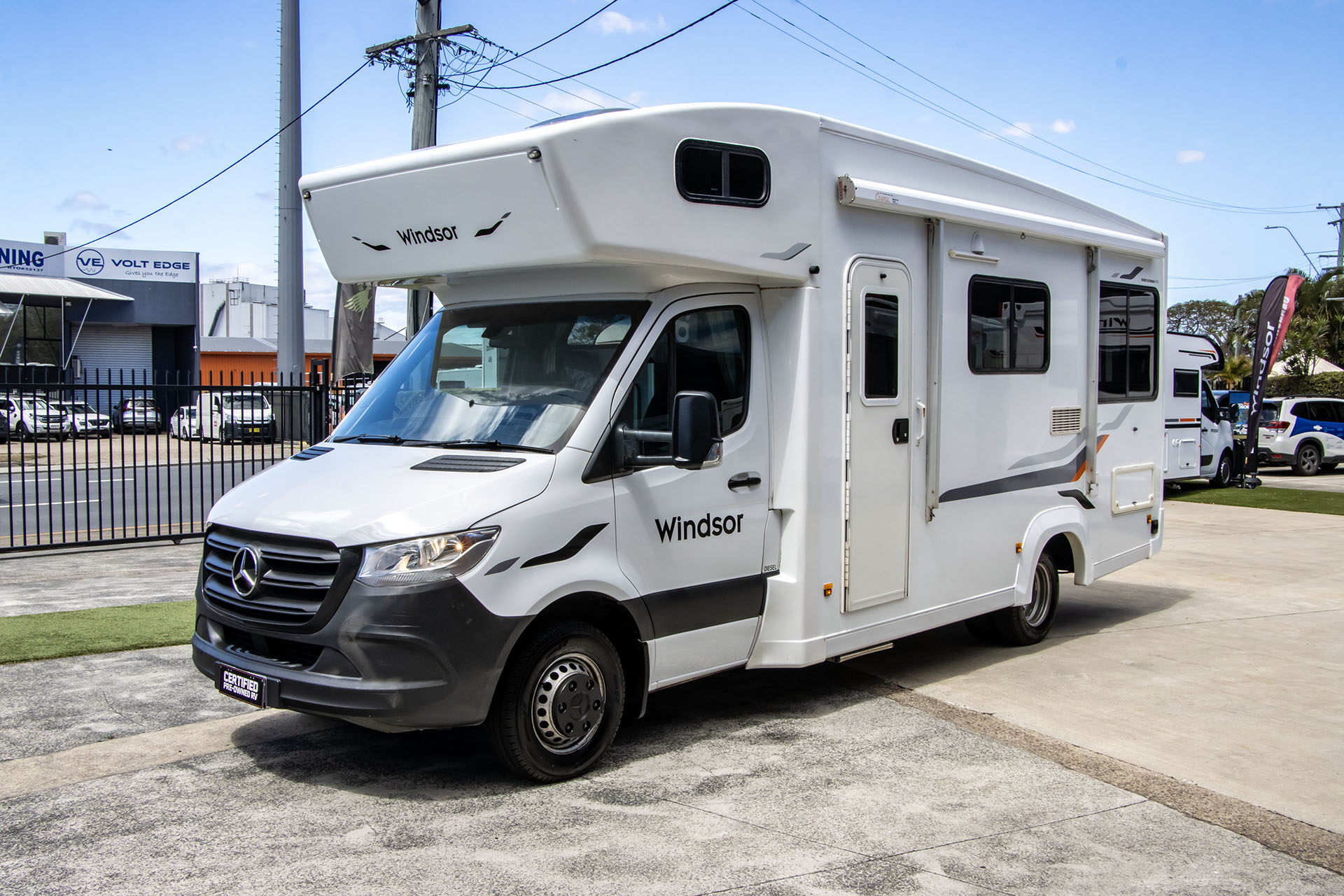 Carousel Popup Main - 2021 Windsor River Platinum M725 6 Berth