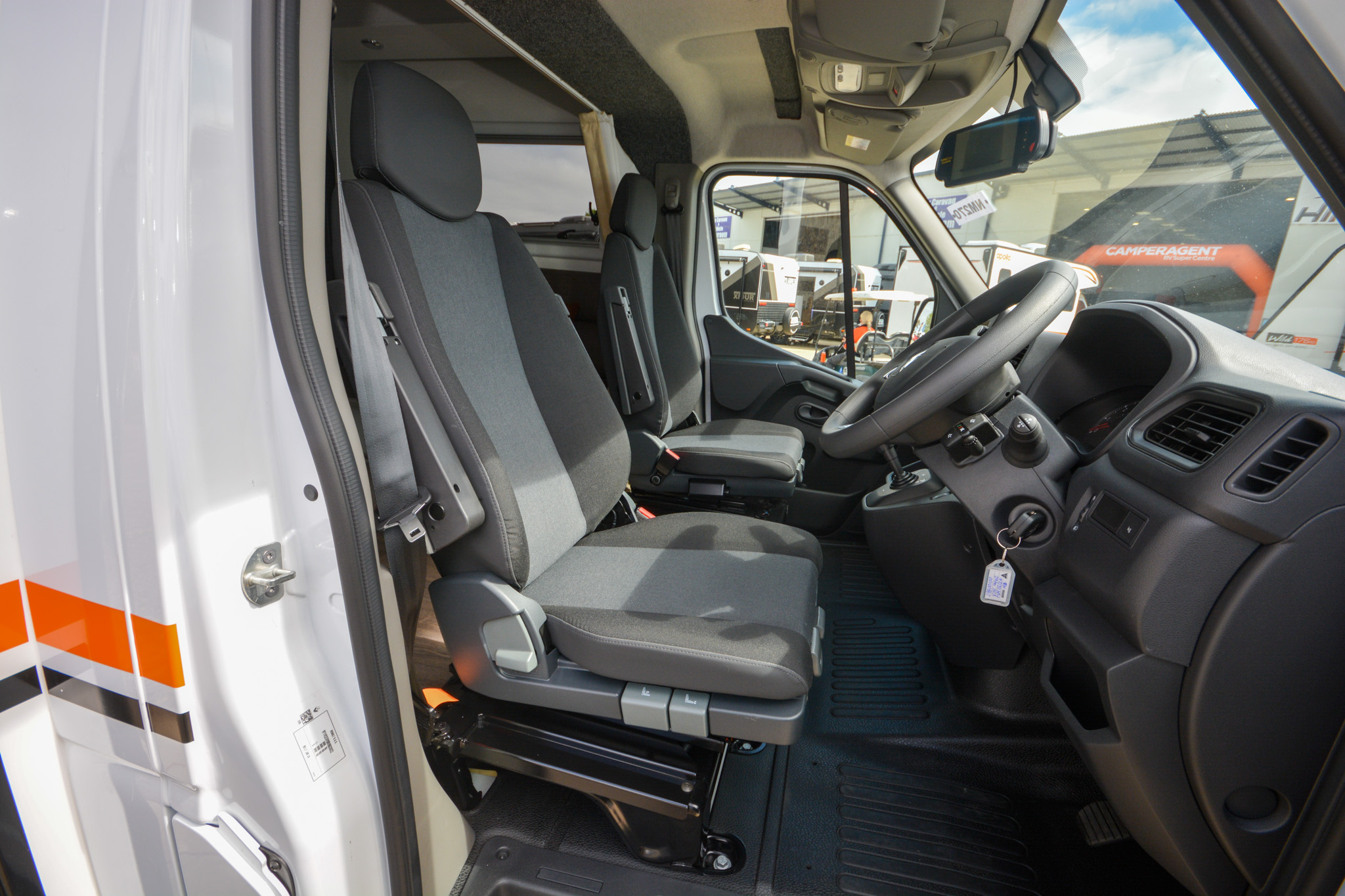 Carousel Popup Thumnails 16 - 2024 Windsor Daintree Renault 2 Berth