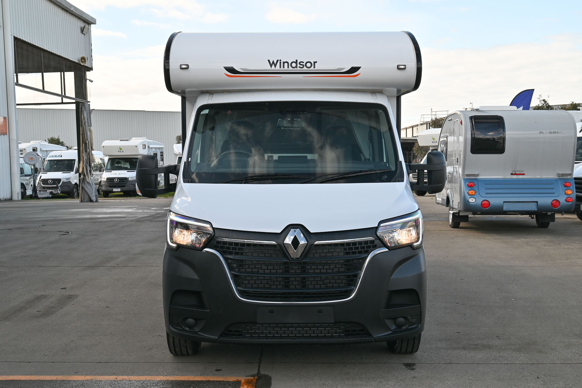 Carousel Popup Thumnails 4 - 2024 Windsor Daintree Renault 2 Berth