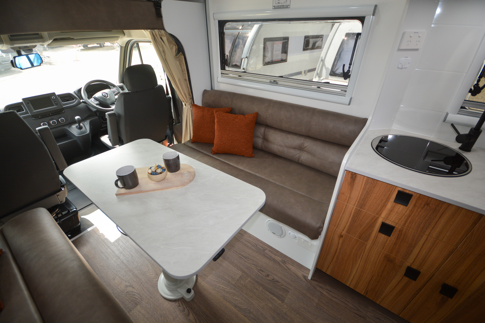 Carousel Popup Thumnails 25 - 2024 Windsor Daintree Renault 2 Berth