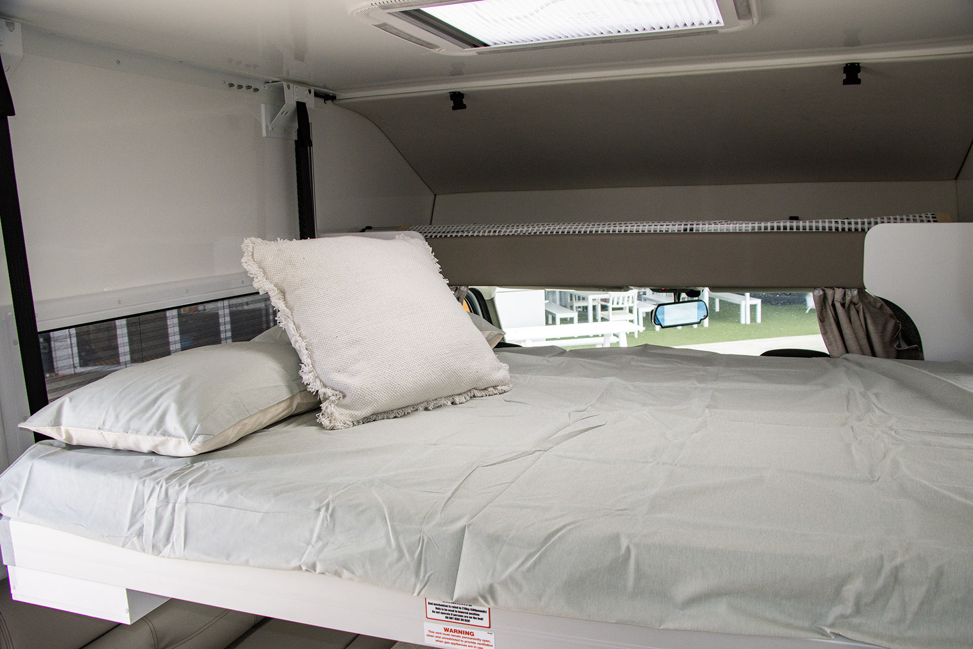 Carousel Popup Thumnails 25 - 2024 Windsor Daintree Renault 2 Berth