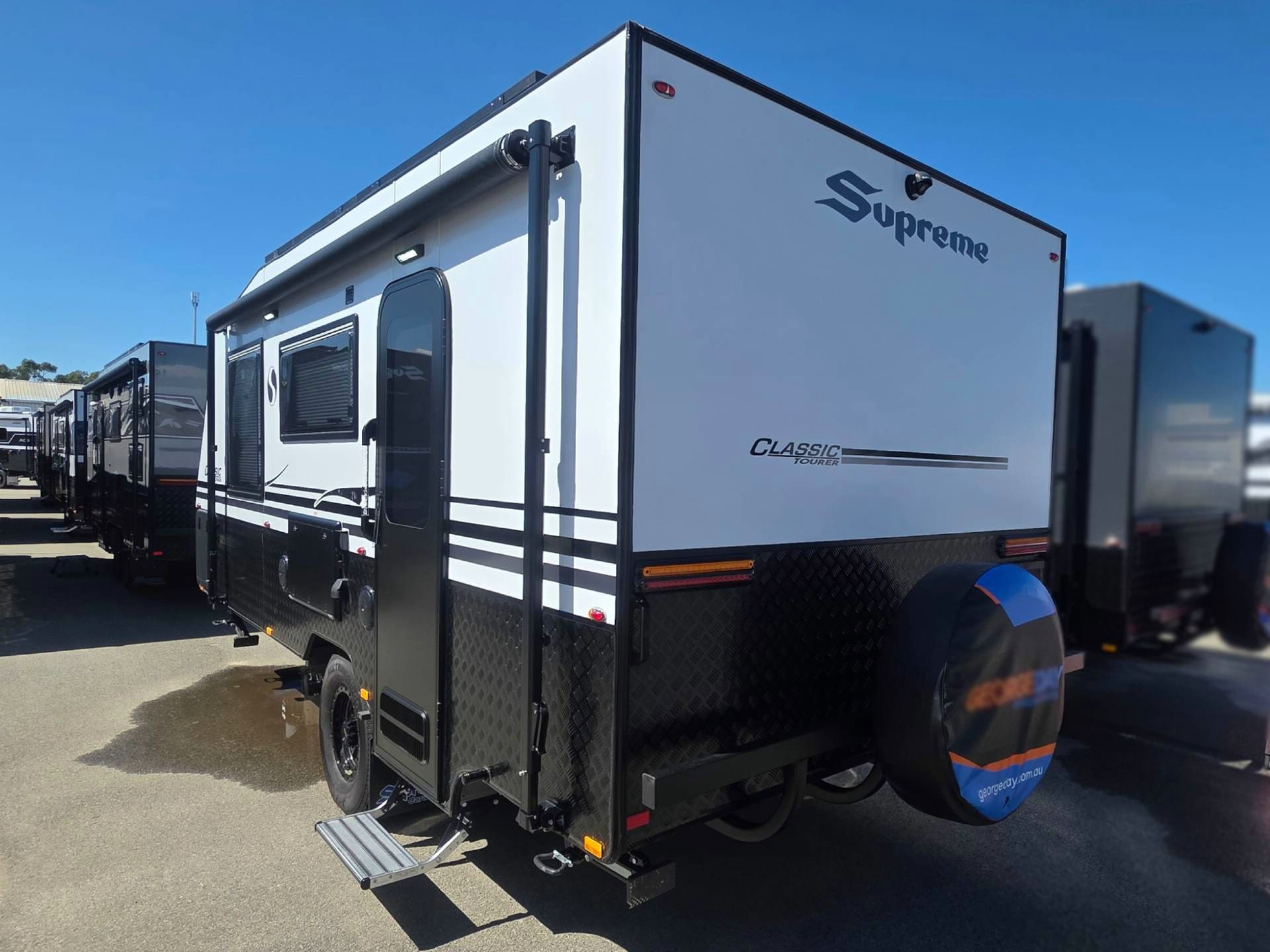 Carousel Popup Thumnails 3 - 2026 Supreme 1800 R K1E3 S Classic Tourer 18'