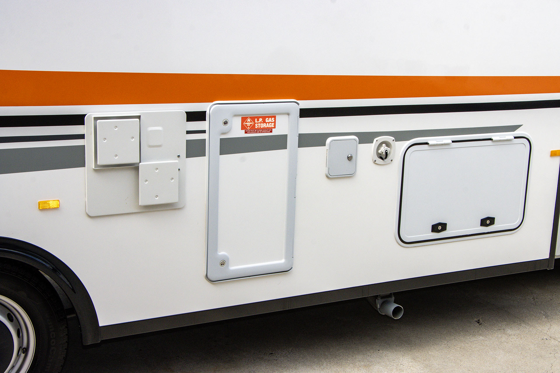 Carousel Popup Thumnails 10 - 2024 Windsor Daintree Renault 2 Berth