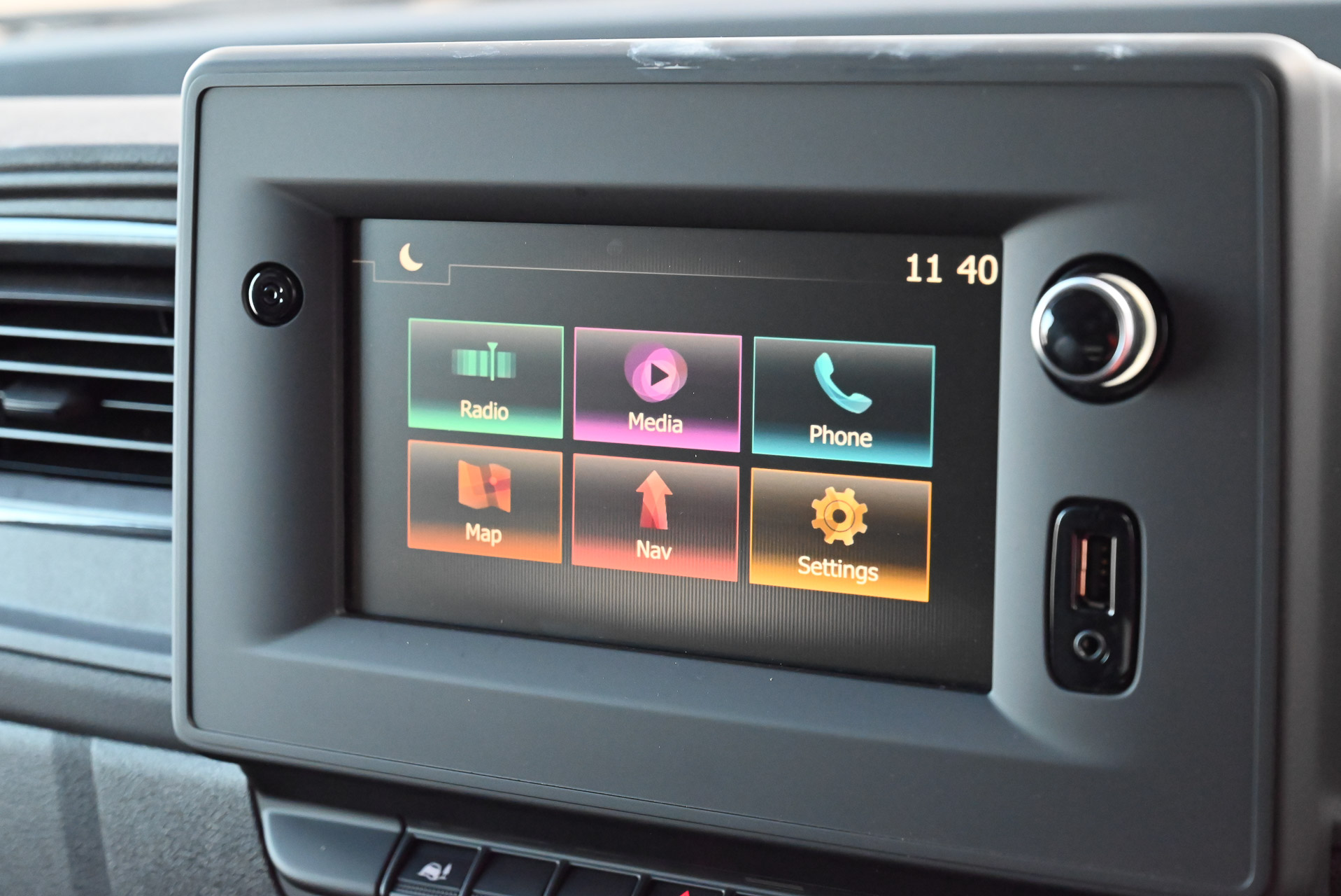 Carousel Popup Thumnails 15 - 2024 Windsor Daintree Renault 2 Berth