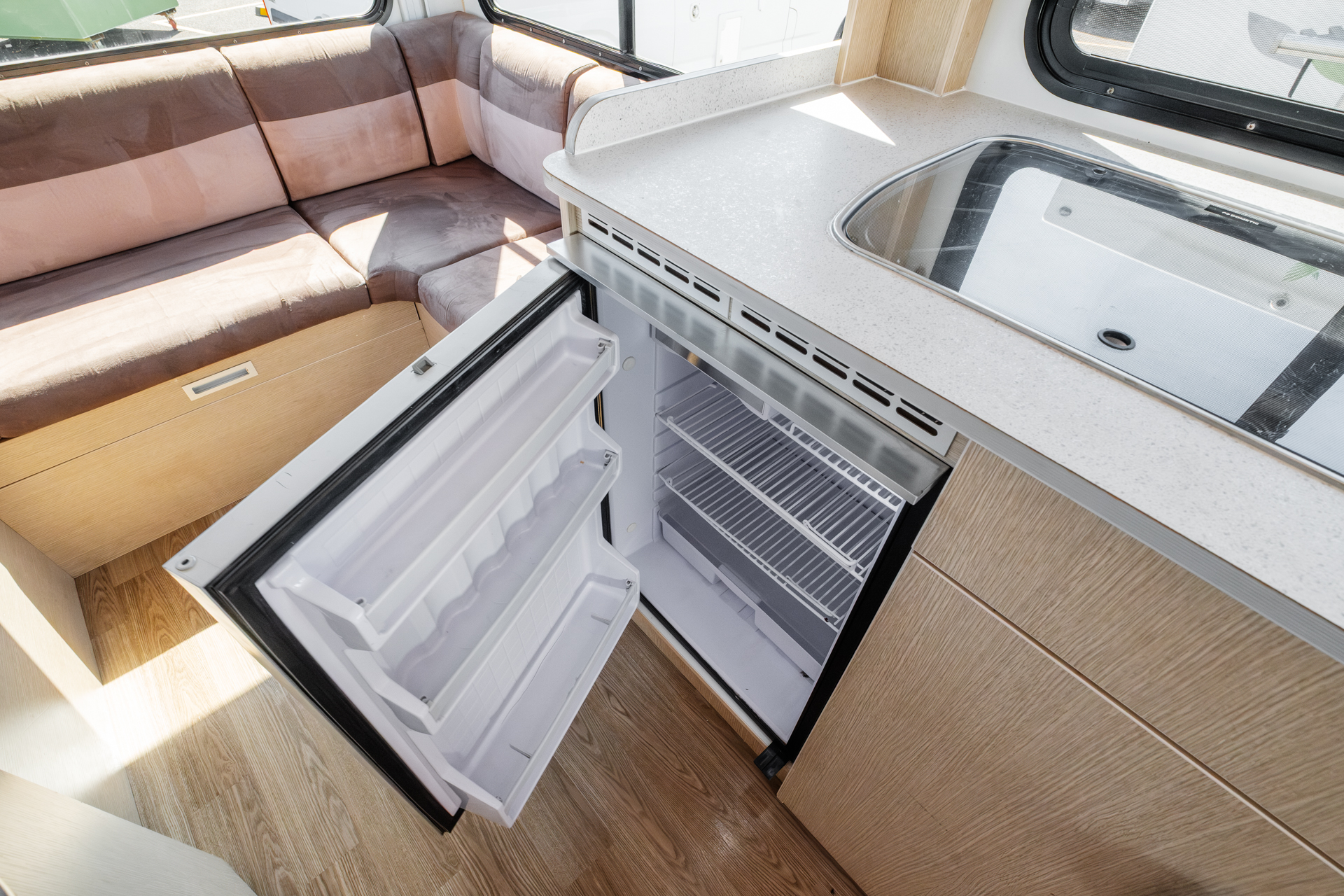 Carousel Popup Thumnails 29 - 2021 Kea Discovery M660 Mercedes 4 Berth
