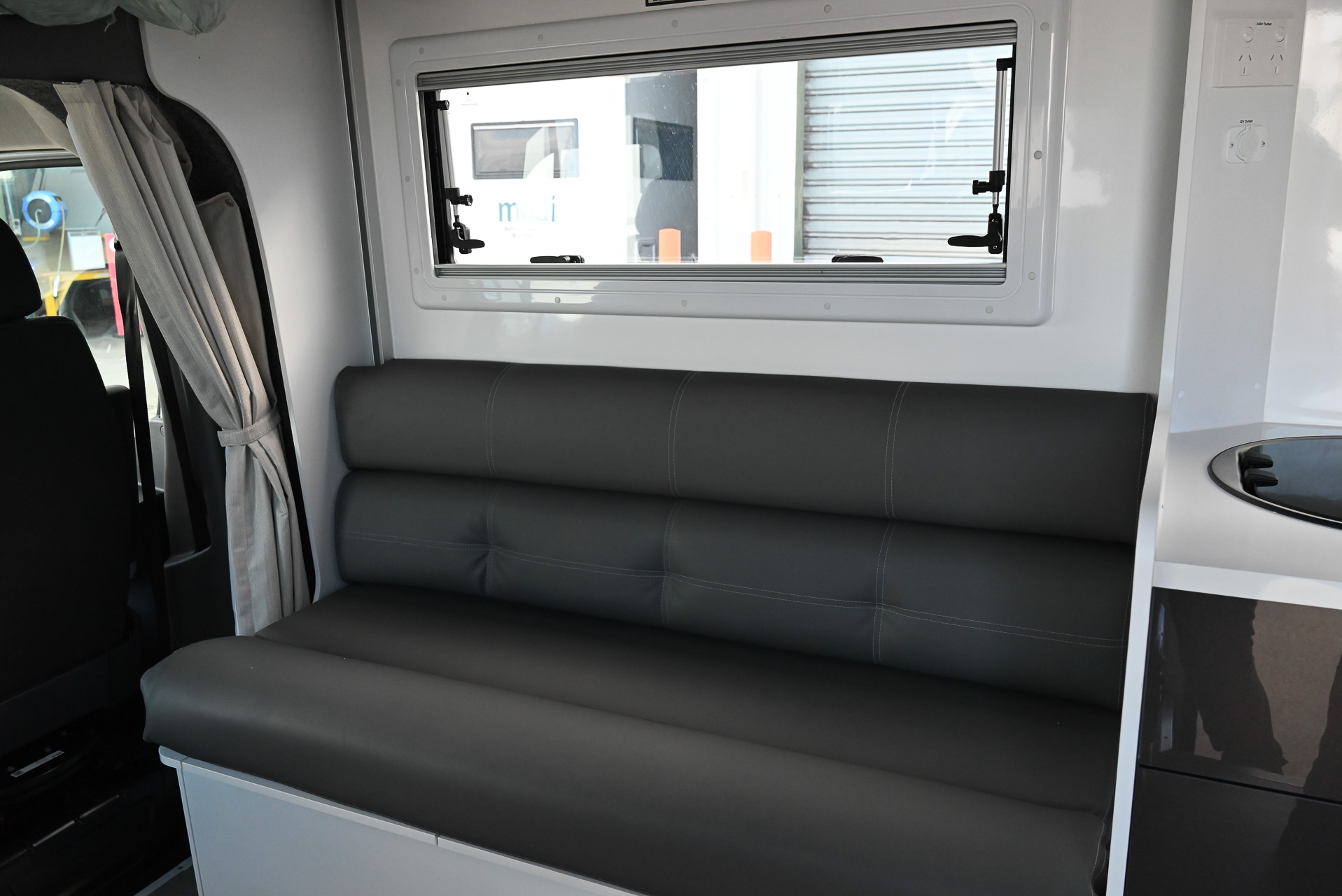 Carousel Popup Thumnails 20 - 2024 Windsor Daintree Renault 2 Berth