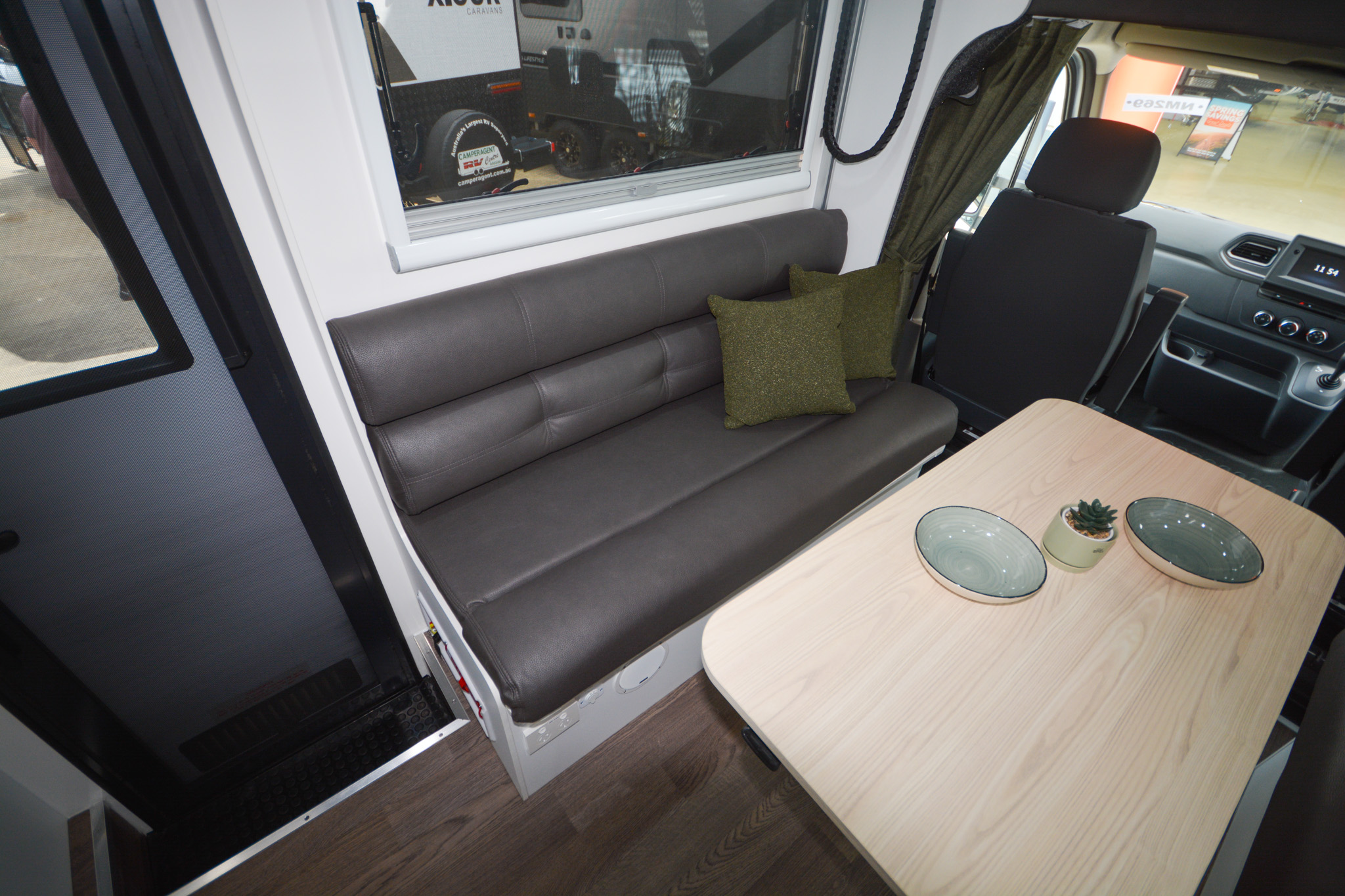 Carousel Popup Thumnails 19 - 2024 Windsor Daintree Renault 2 Berth