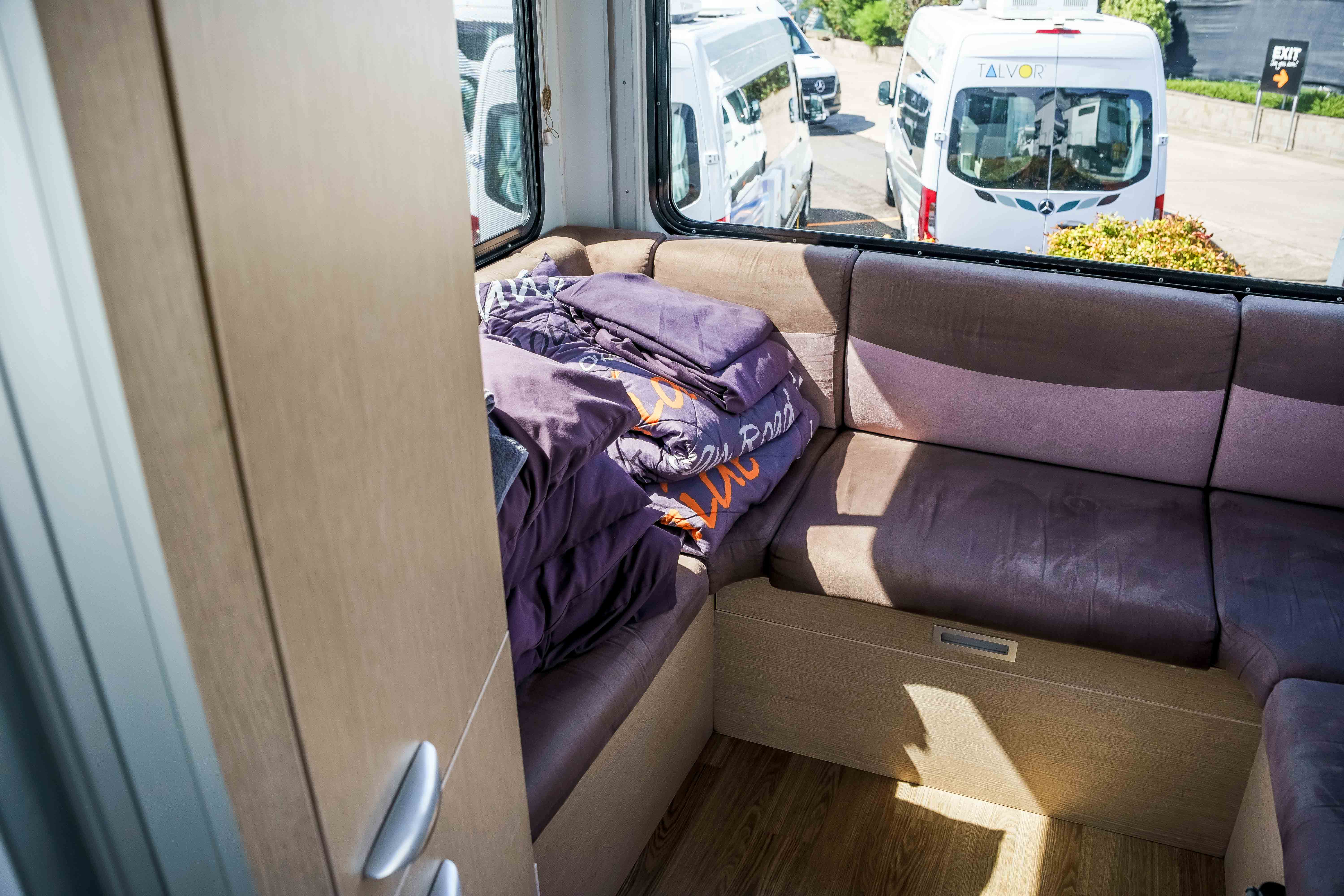 Carousel Popup Thumnails 18 - 2021 Kea Discovery M660 Mercedes 4 Berth
