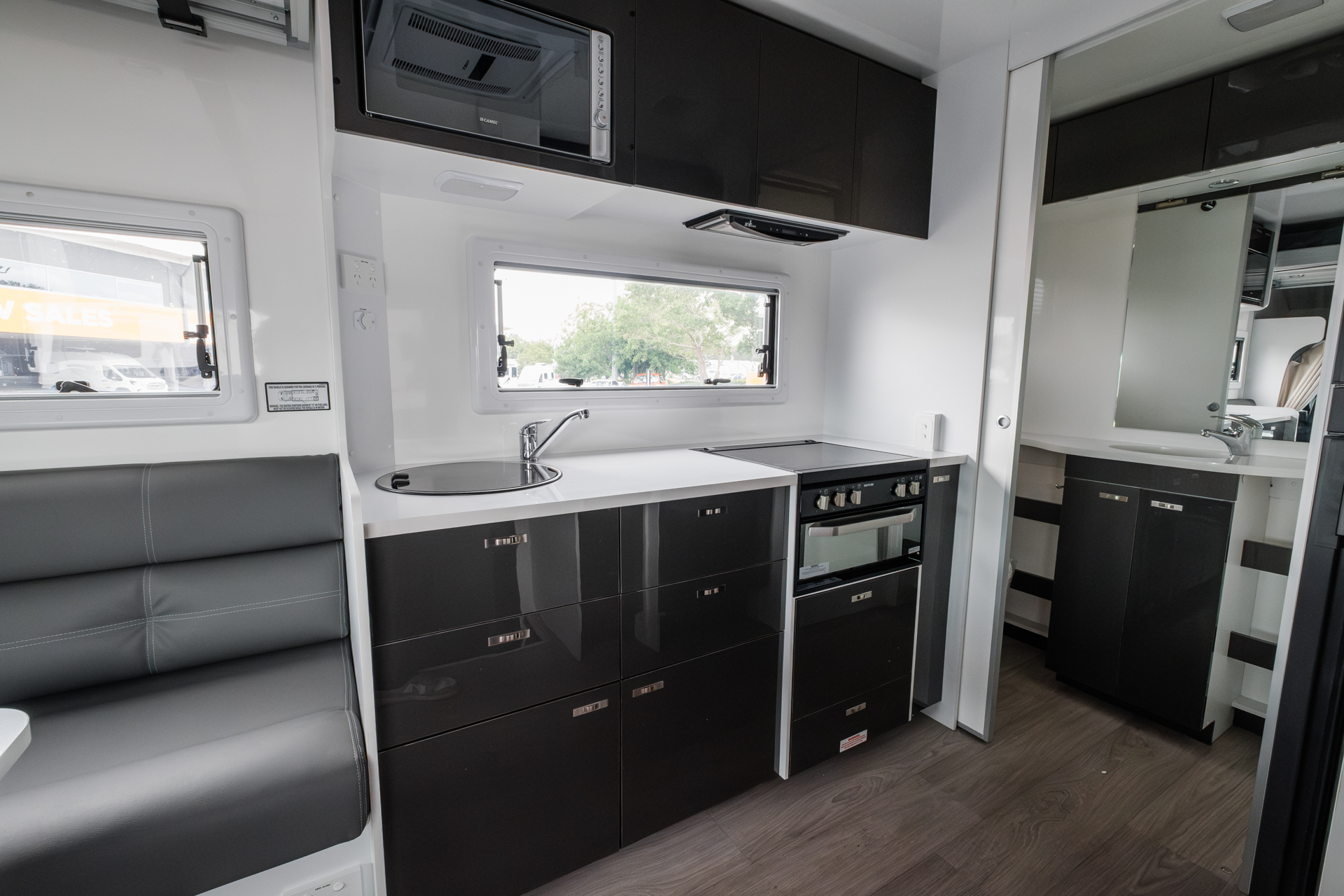 Carousel Popup Thumnails 18 - 2024 Windsor Daintree Renault 2 Berth