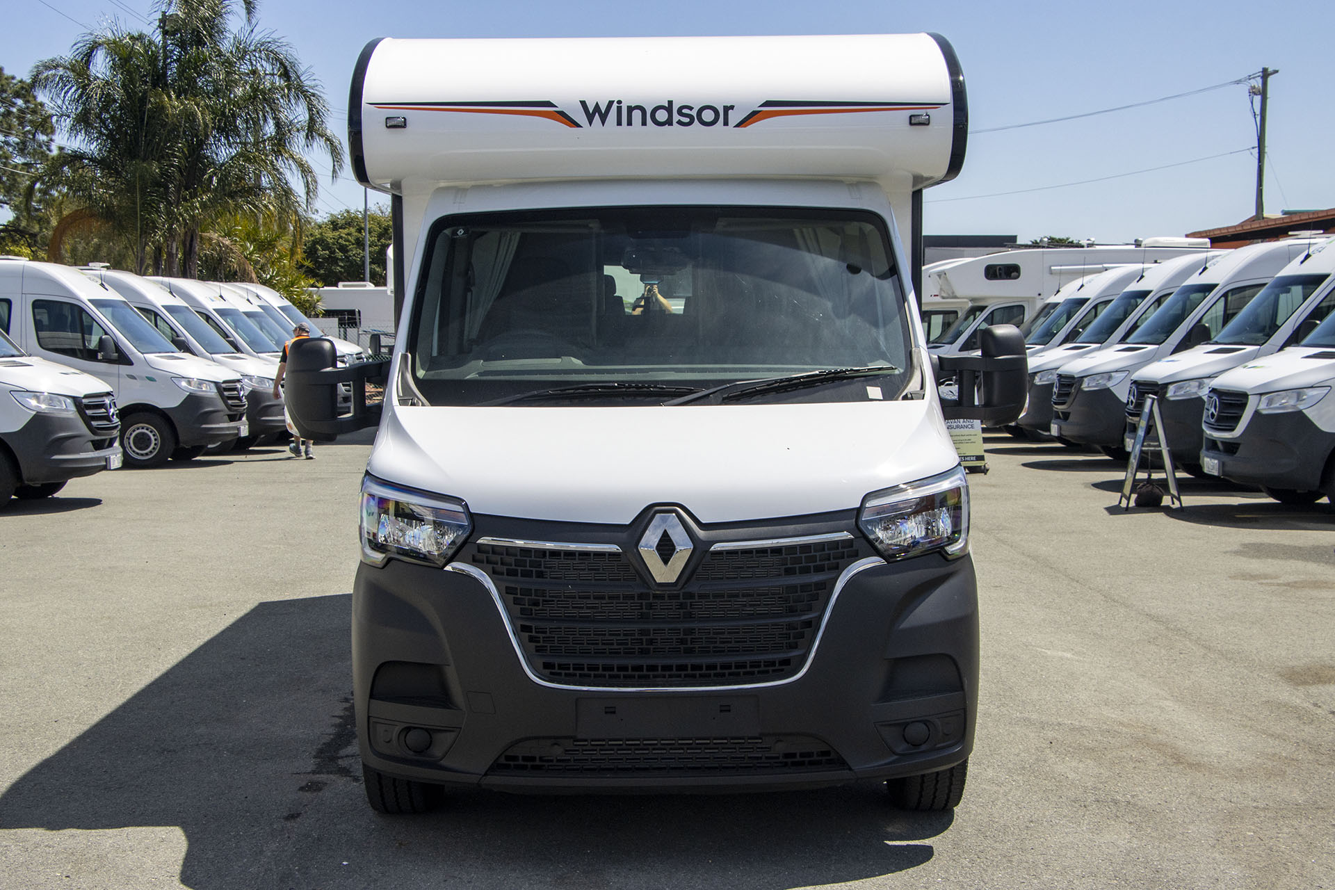 Carousel Popup Thumnails 2 - 2024 Windsor Daintree Renault 2 Berth