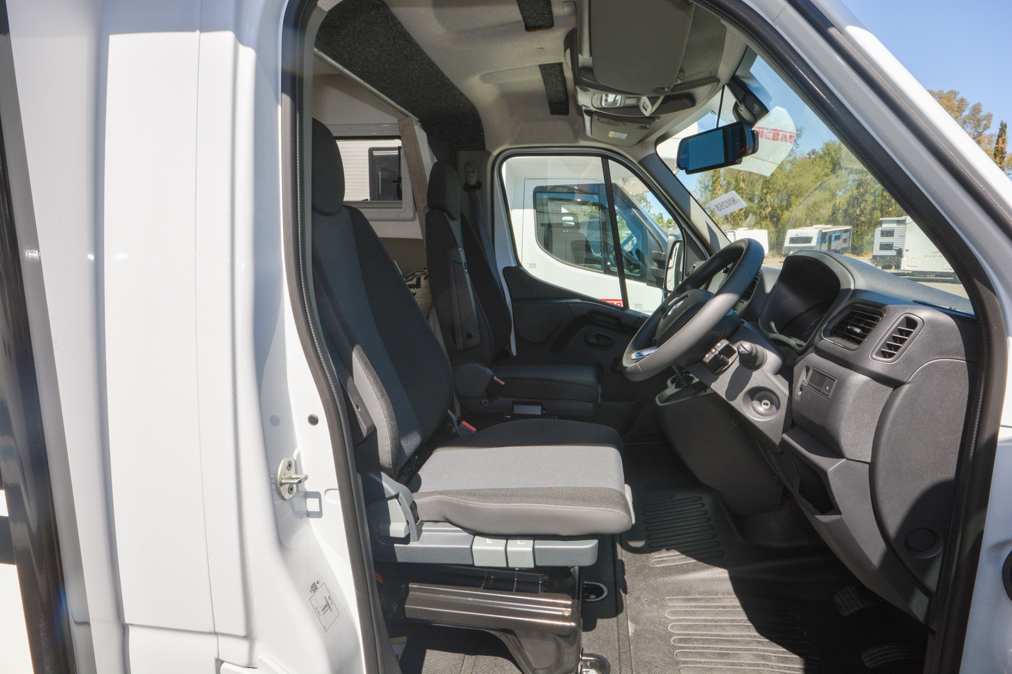Carousel Popup Thumnails 17 - 2024 Windsor Daintree Renault 2 Berth