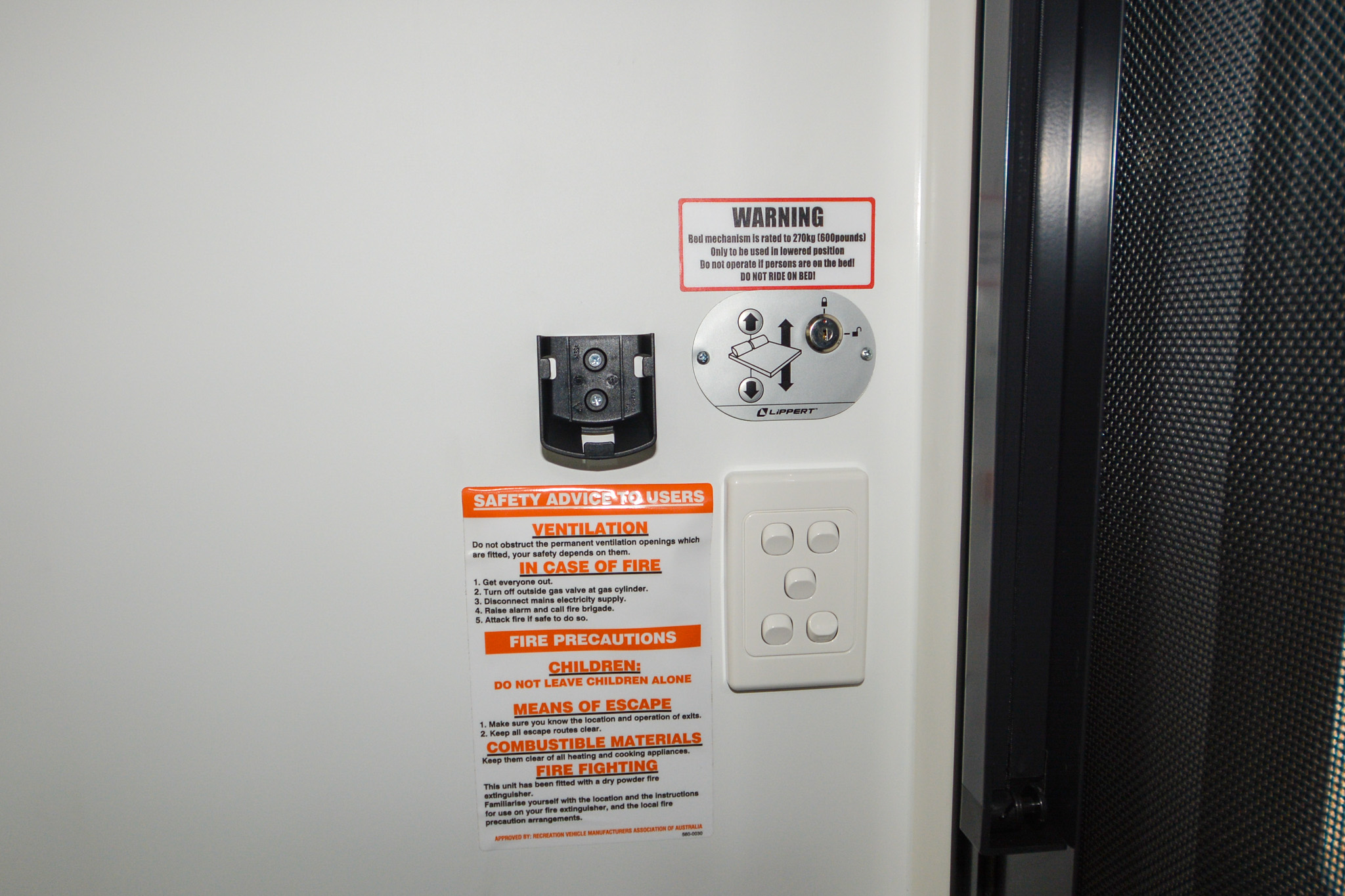 Carousel Popup Thumnails 25 - 2024 Windsor Daintree Renault 2 Berth