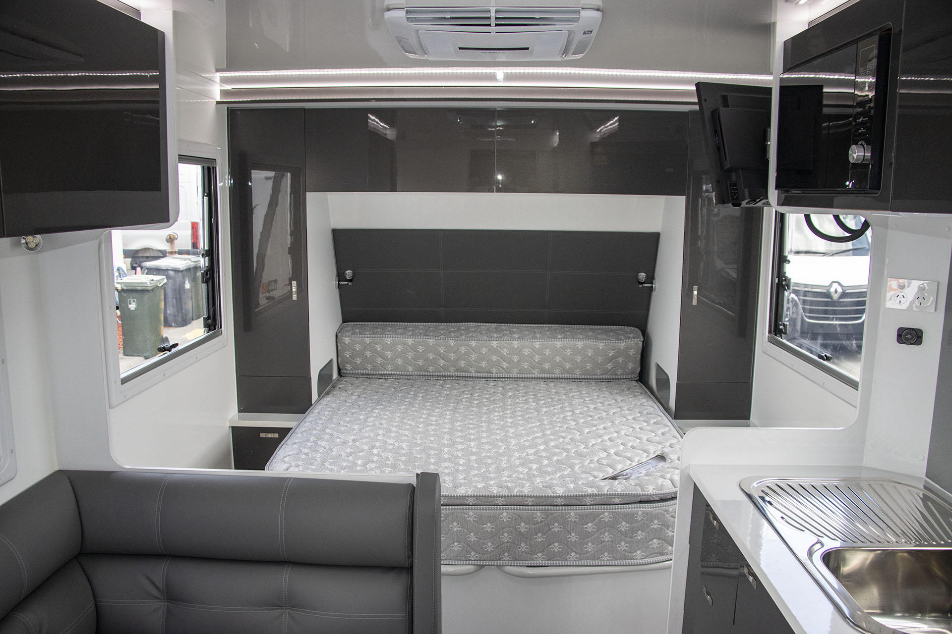 Carousel Popup Thumnails 6 - 2025 Windsor Wild Semi Off Road 176RD