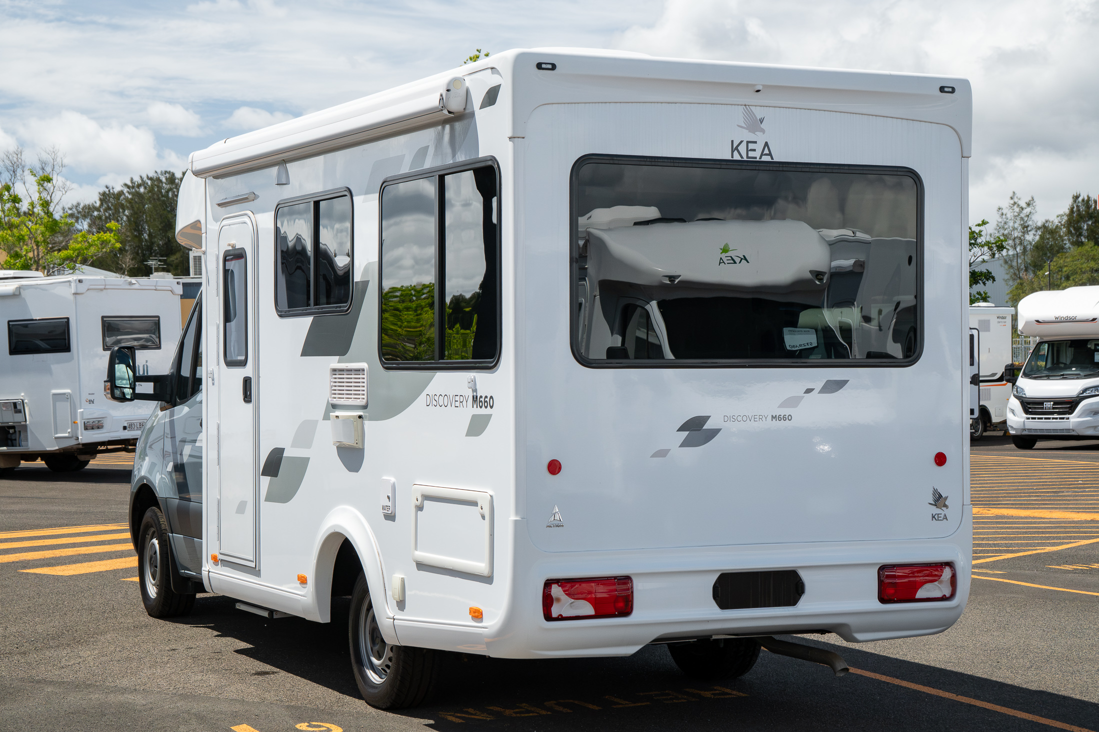 Carousel Popup Thumnails 10 - 2024 Mercedes-Benz Discovery M660 4 Berth