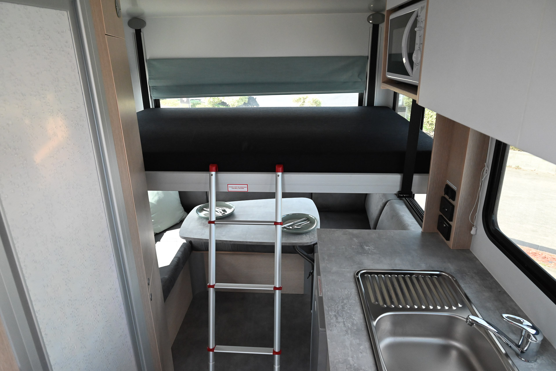Carousel Popup Thumnails 36 - 2024 Kea Discovery M660 Mercedes 4 Berth