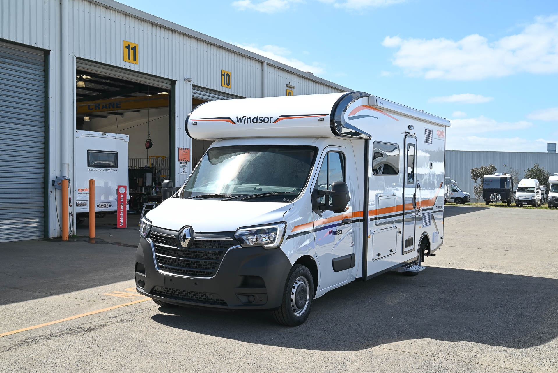 Carousel Popup Main - 2024 Windsor Daintree Renault 2 Berth