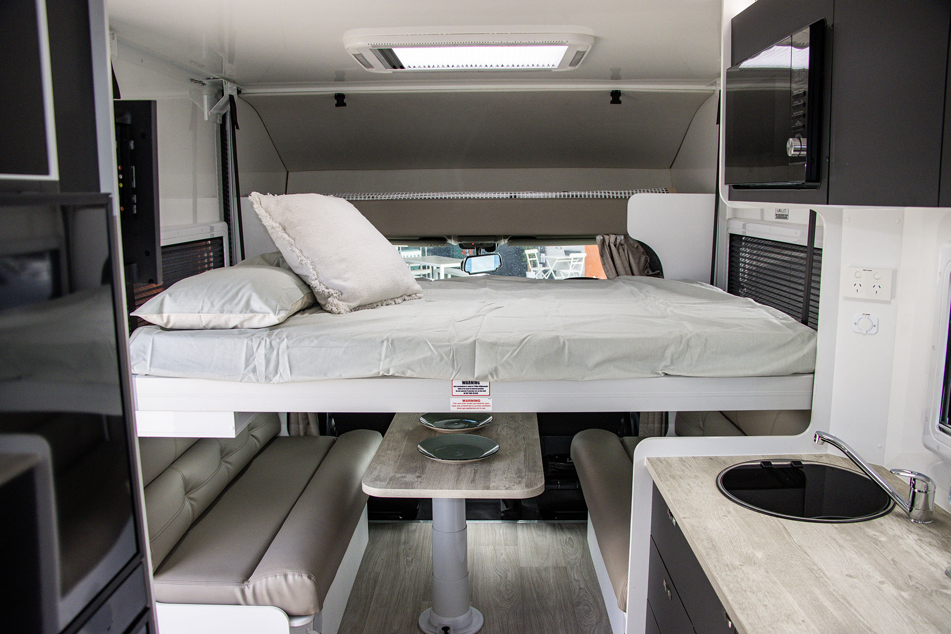 Carousel Popup Thumnails 24 - 2024 Windsor Daintree Renault 2 Berth