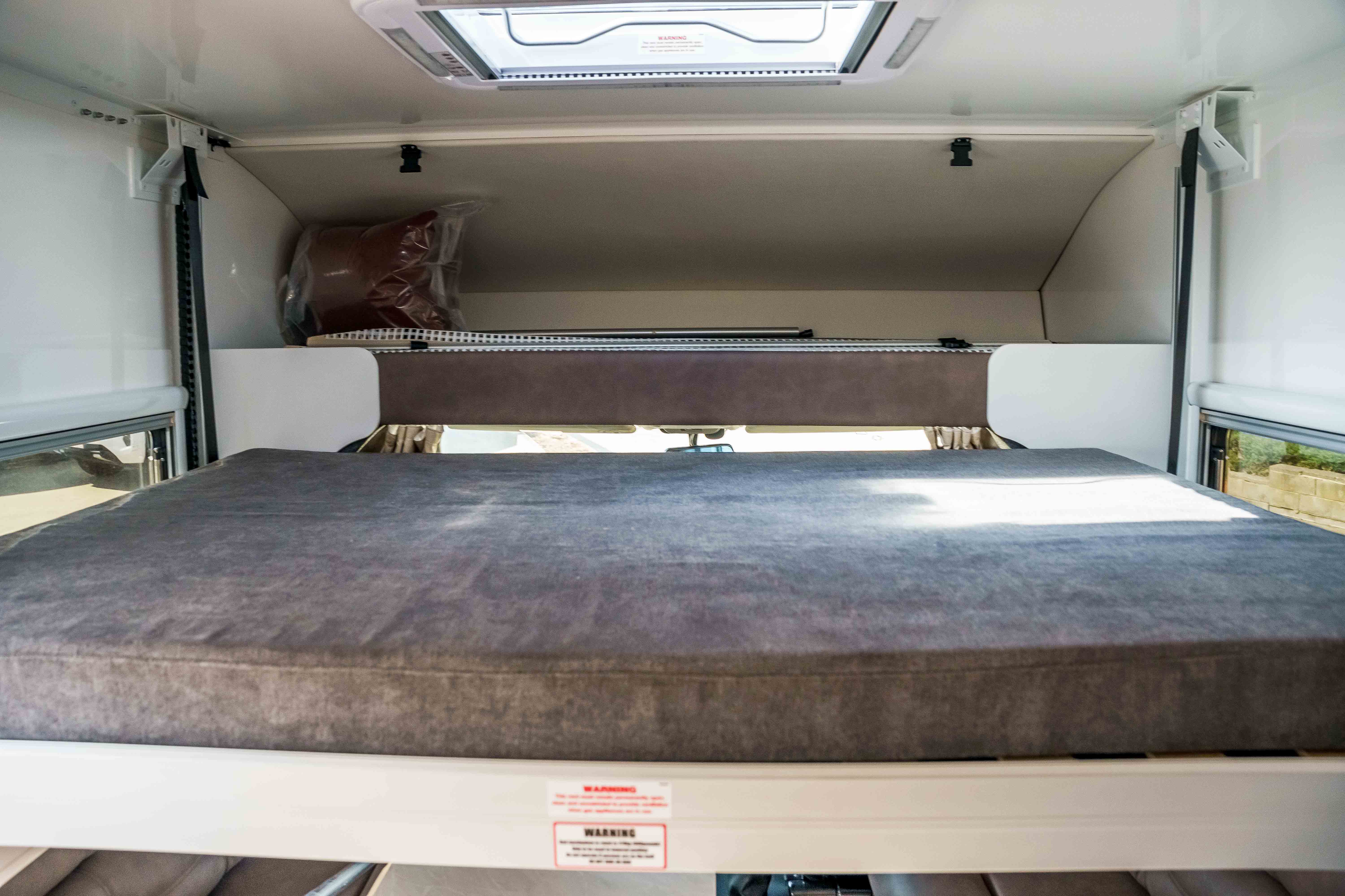 Carousel Popup Thumnails 21 - 2024 Windsor Daintree Renault 2 Berth