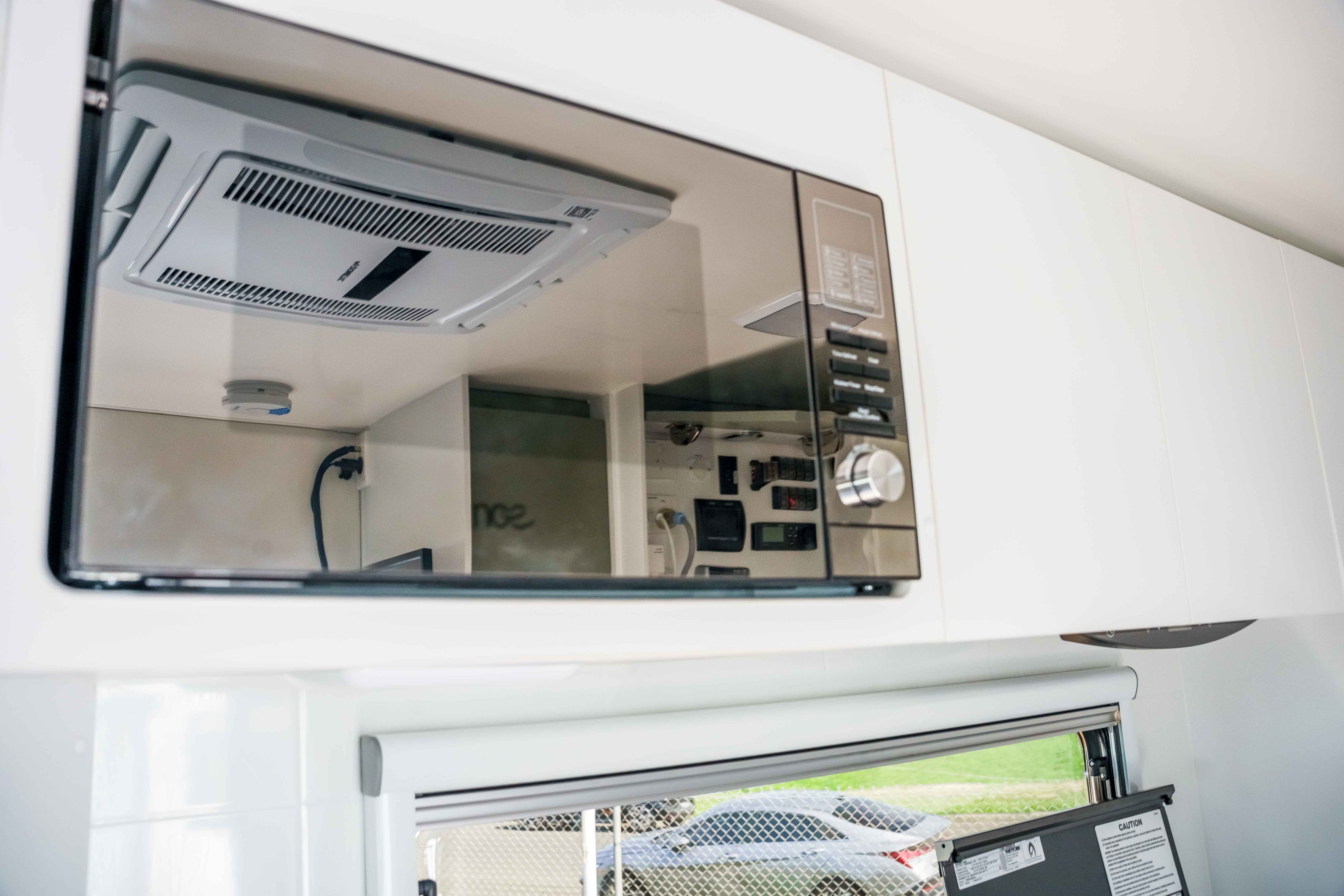 Carousel Popup Thumnails 11 - 2024 Windsor Daintree Renault 2 Berth