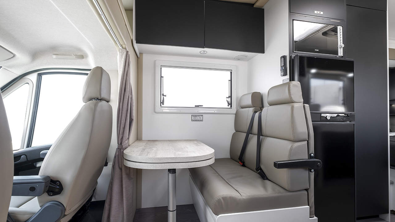 Carousel Popup Thumnails 19 - 2023 Windsor Simpson Fiat 4 Berth