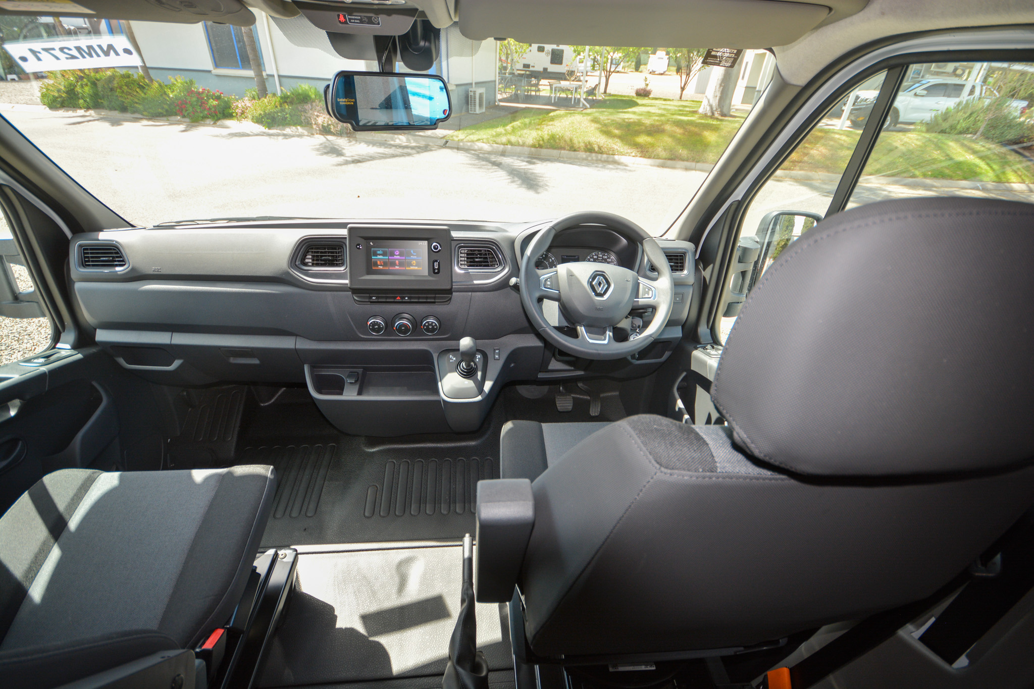 Carousel Popup Thumnails 14 - 2024 Windsor Daintree Renault 2 Berth