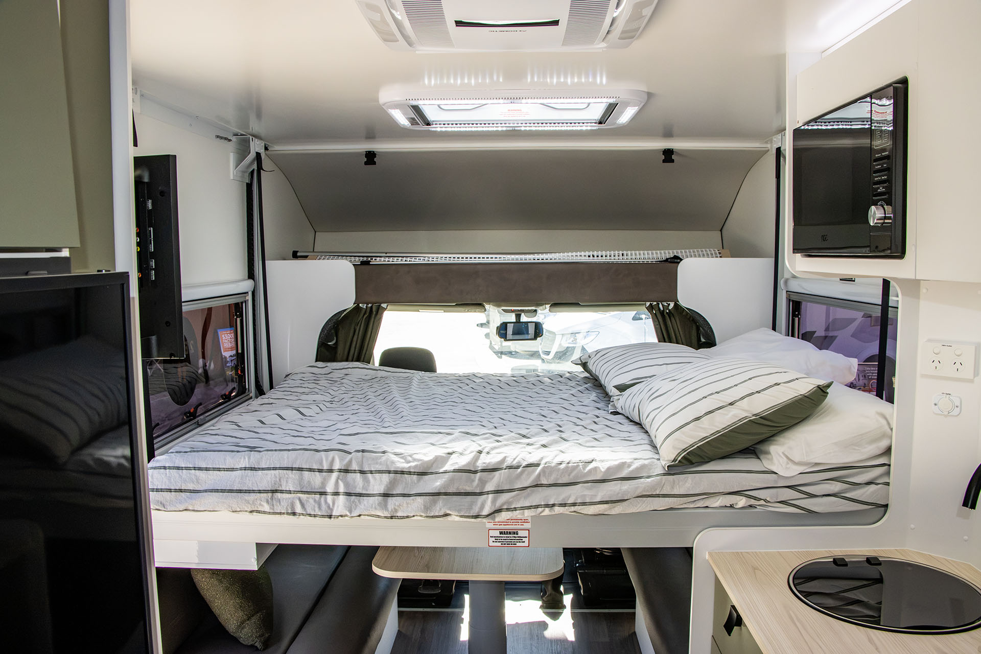 Carousel Popup Thumnails 29 - 2024 Windsor Daintree Renault 2 Berth