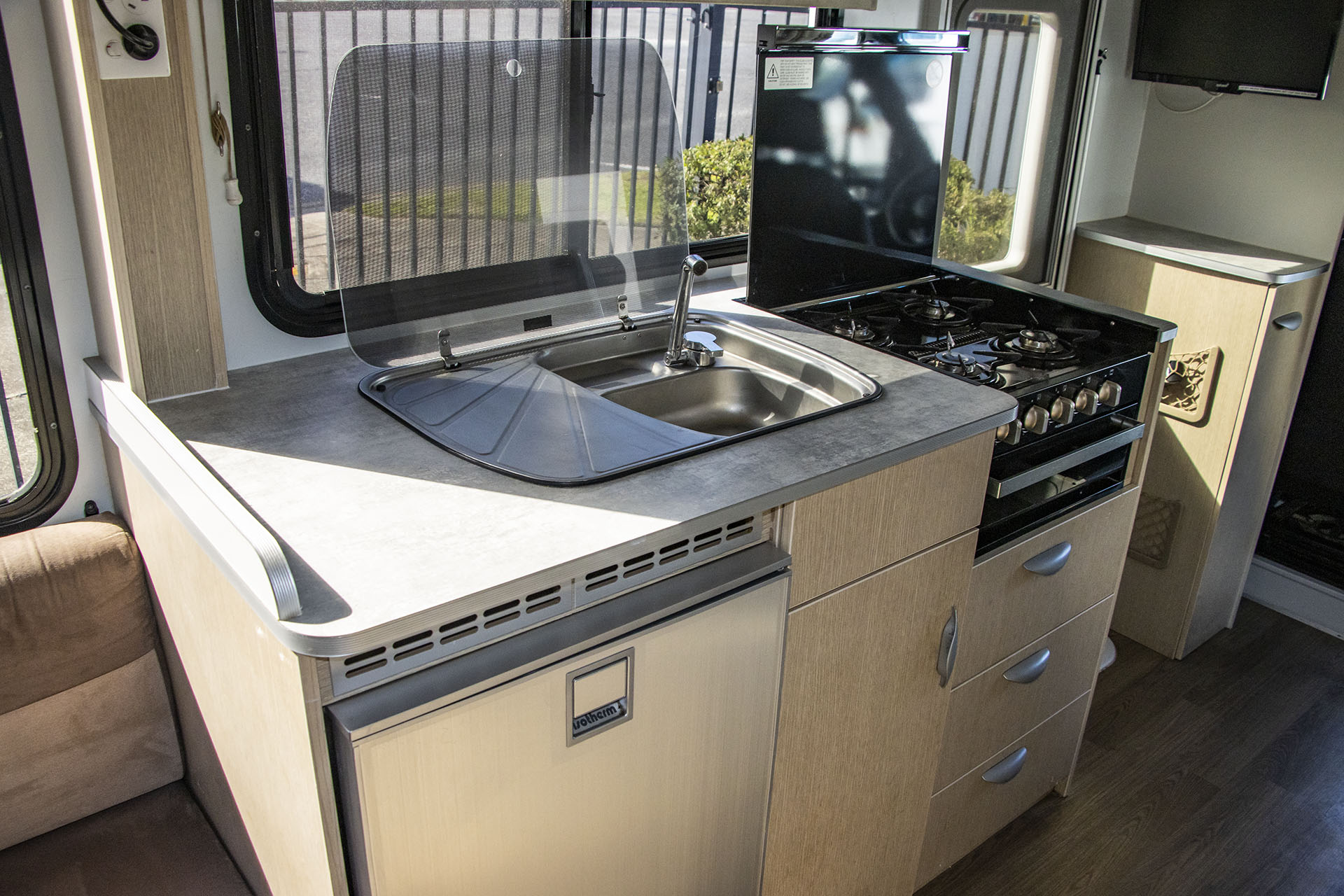 Carousel Popup Thumnails 21 - 2021 Kea Discovery M660 Mercedes 4 Berth