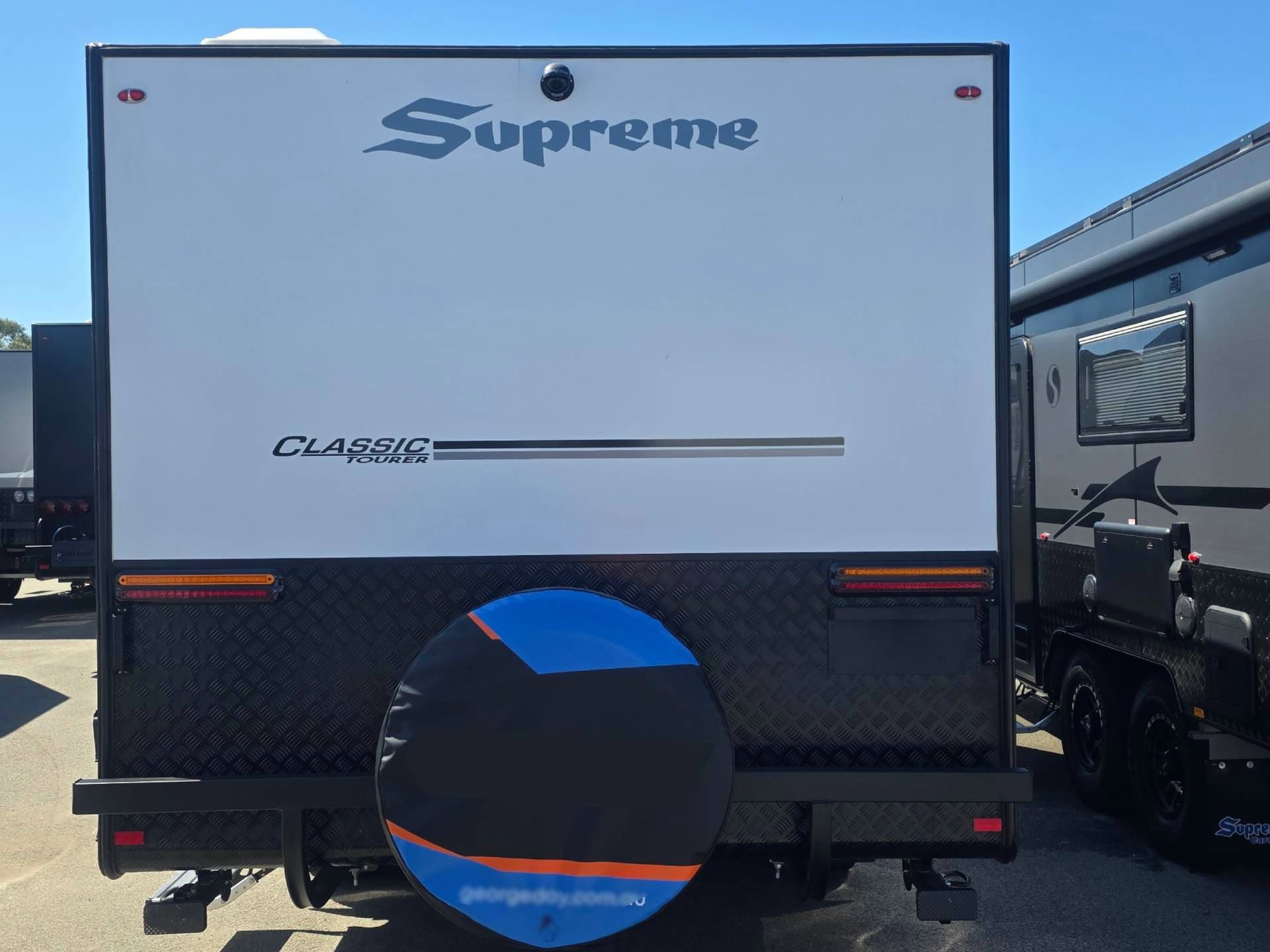 Carousel Popup Thumnails 29 - 2026 Supreme 1800 R K1E3 S Classic Tourer 18'