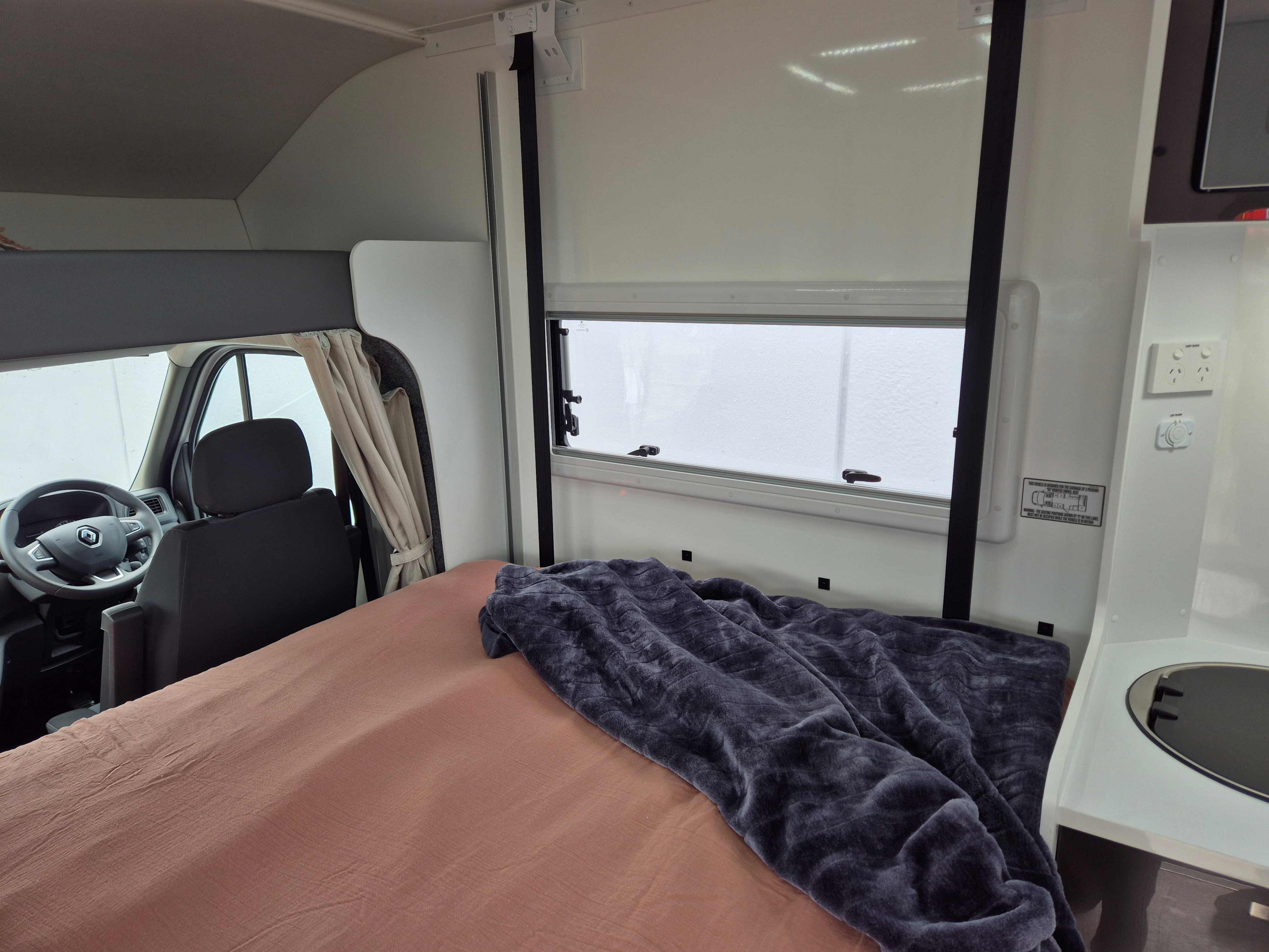Carousel Popup Thumnails 9 - 2024 Windsor Daintree Renault 2 Berth
