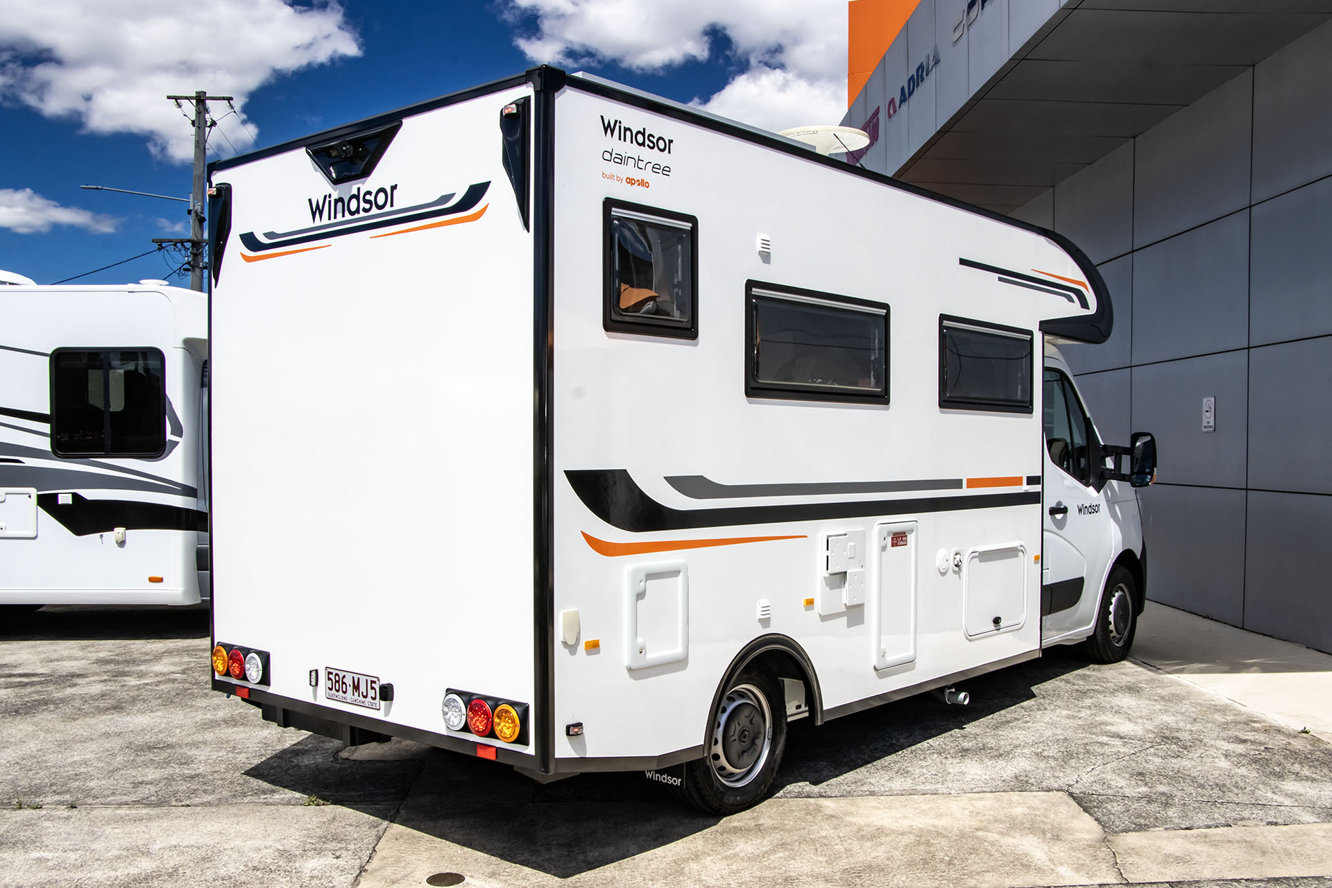 Carousel Popup Thumnails 8 - 2024 Windsor Daintree Renault 2 Berth