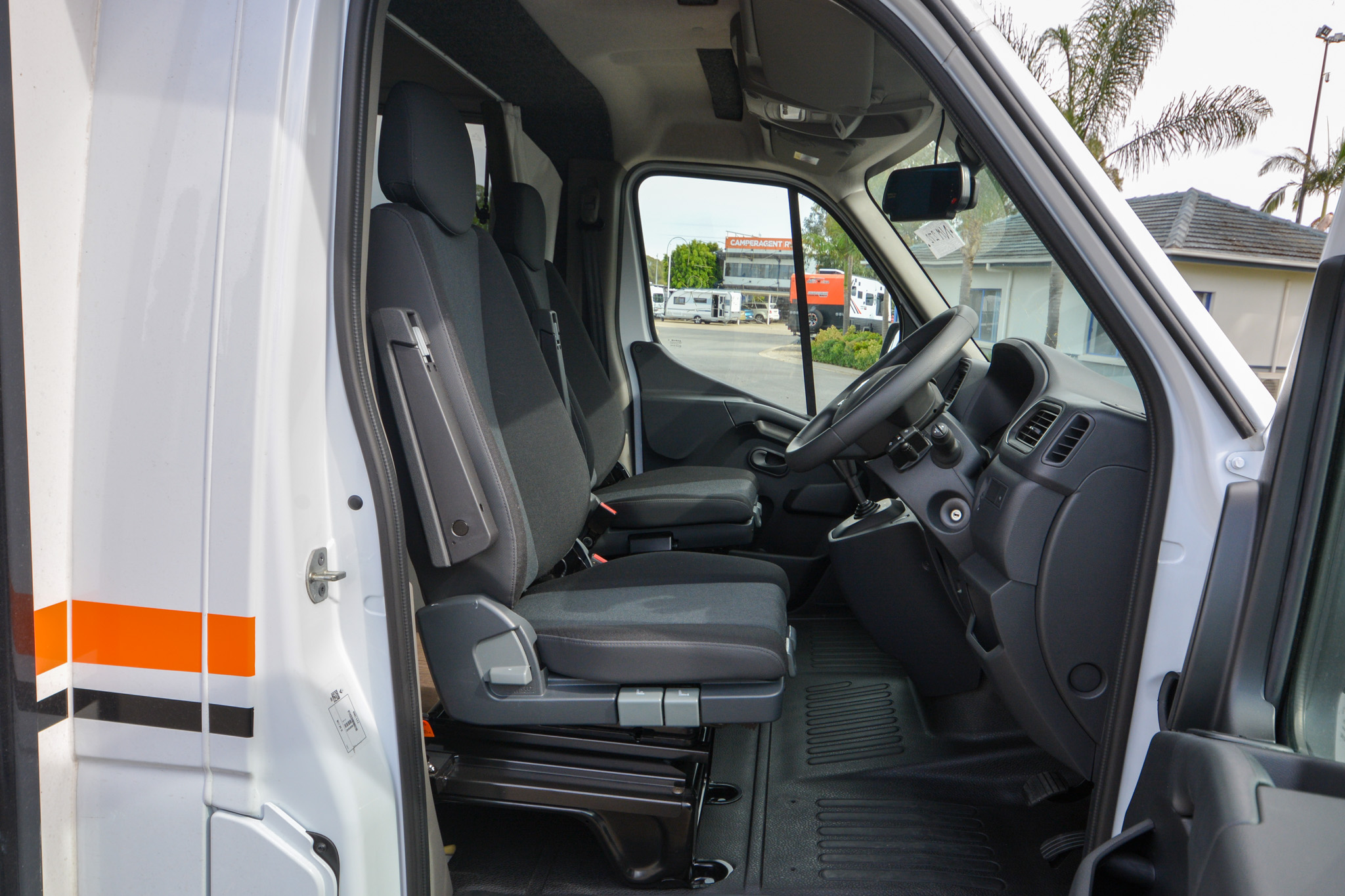 Carousel Popup Thumnails 15 - 2024 Windsor Daintree Renault 2 Berth