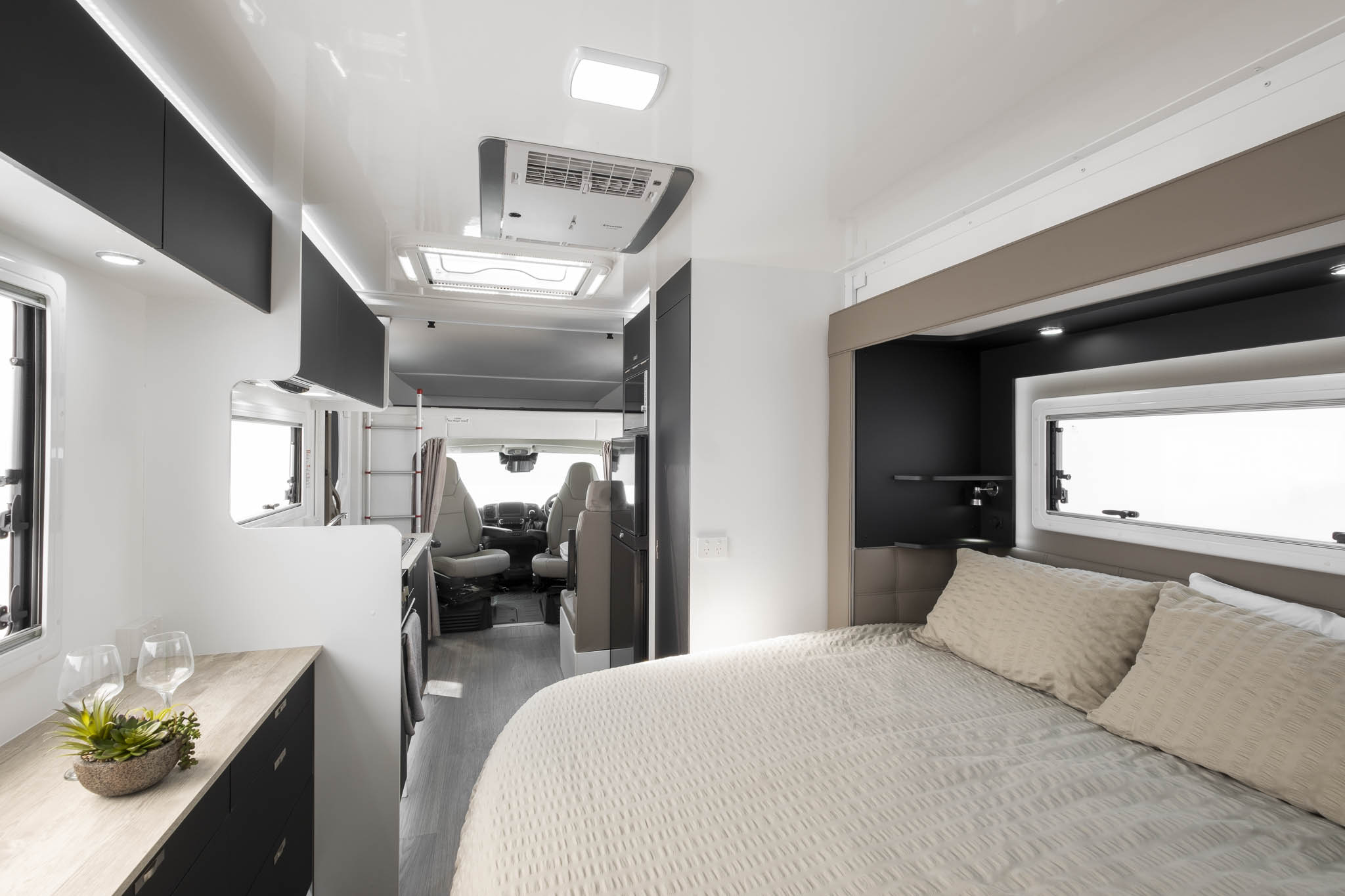 Carousel Popup Thumnails 12 - 2023 Windsor Simpson Fiat 4 Berth