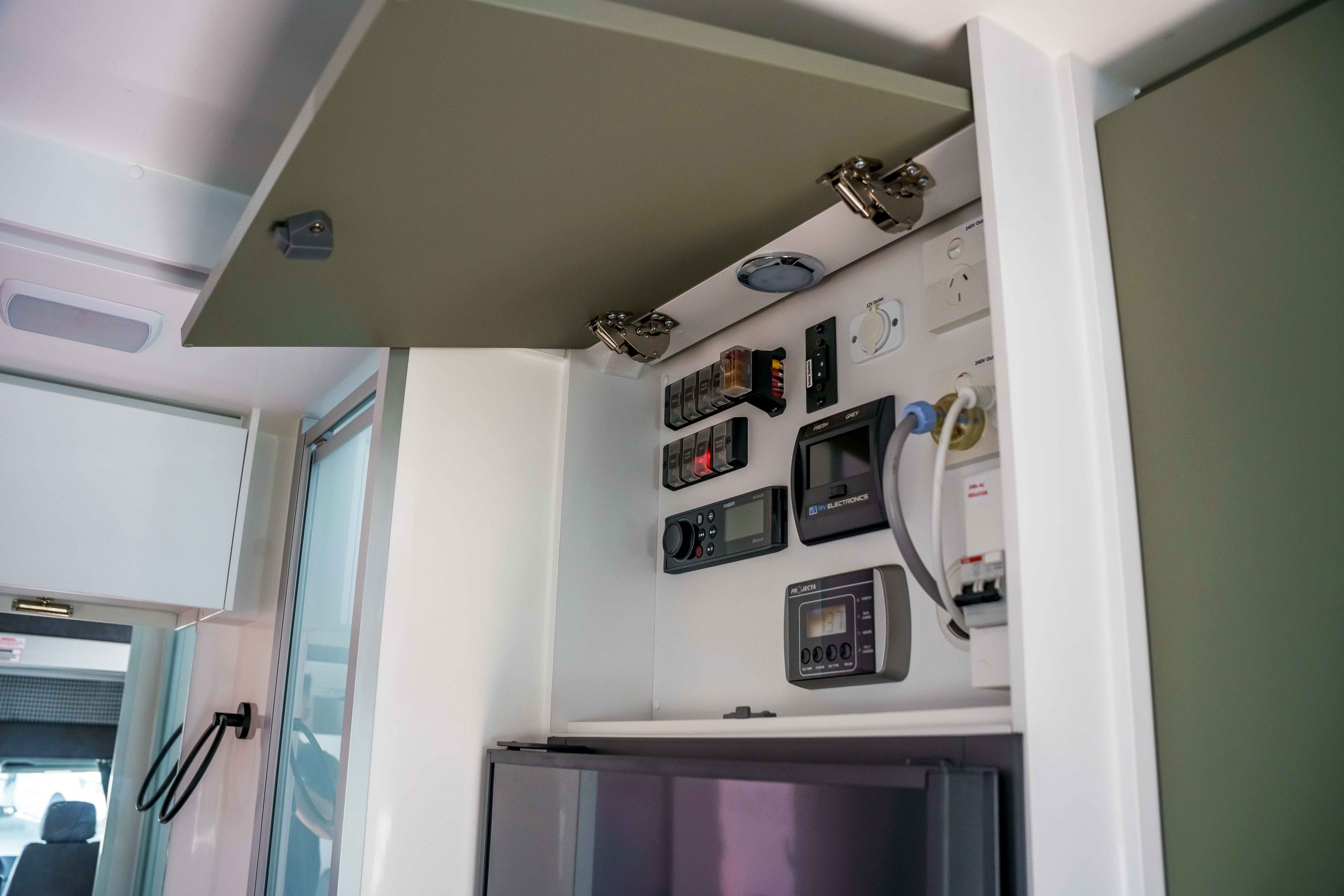 Carousel Popup Thumnails 13 - 2024 Windsor Daintree Renault 2 Berth