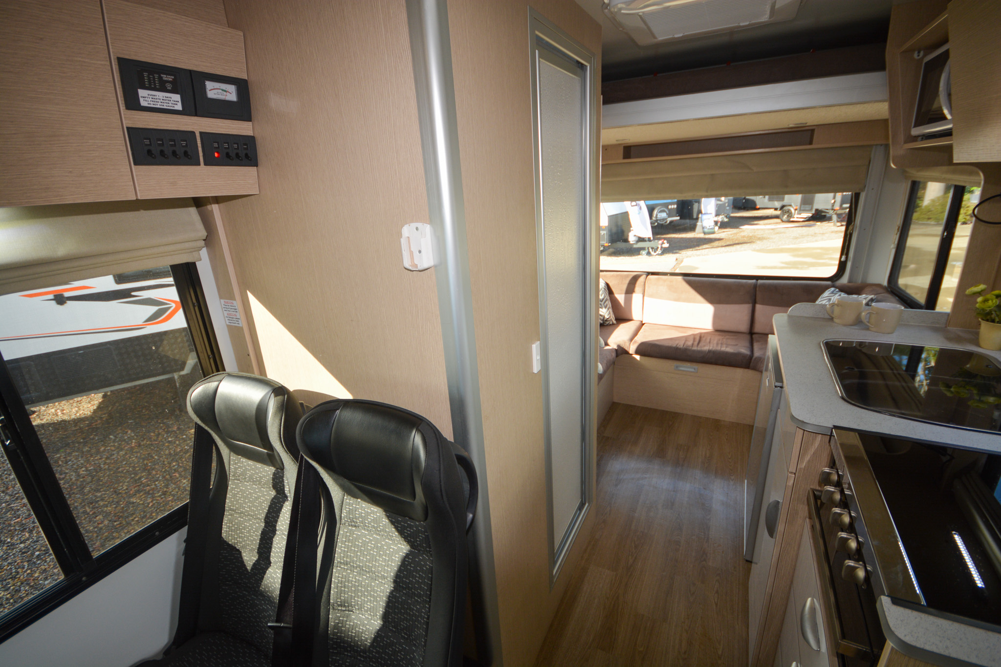 Carousel Popup Thumnails 18 - 2021 Kea Discovery M660 Mercedes 4 Berth