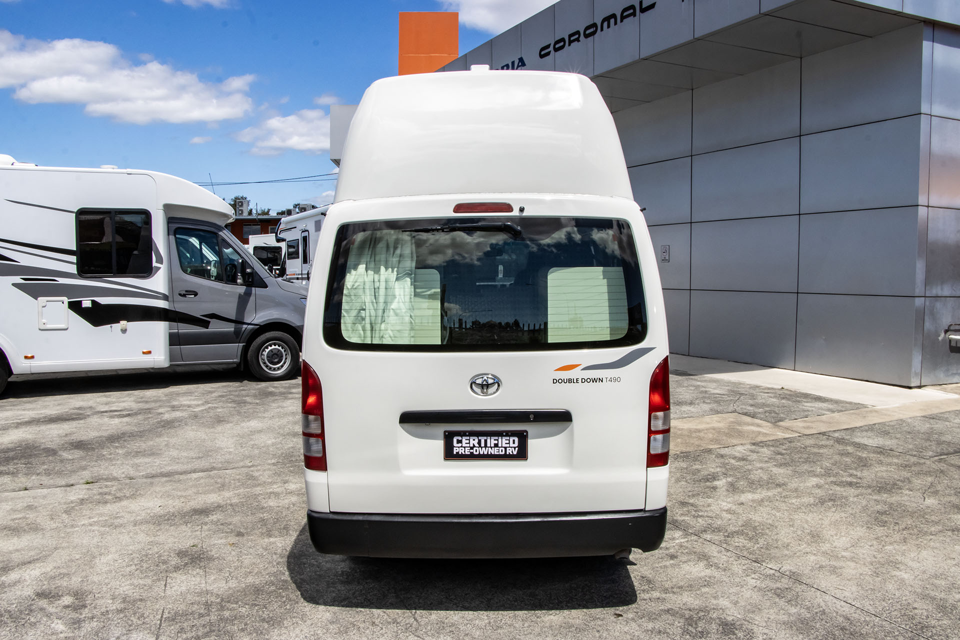 Carousel Popup Thumnails 8 - 2019 Windsor Double Down T490 Toyota 4 Berth