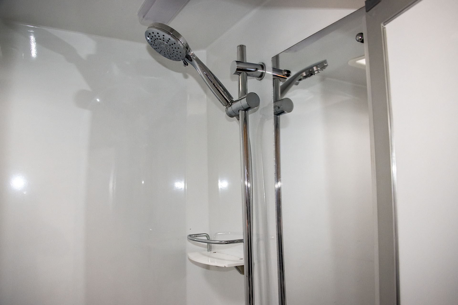 Carousel Popup Thumnails 31 - 2021 Windsor River Platinum M725 6 Berth