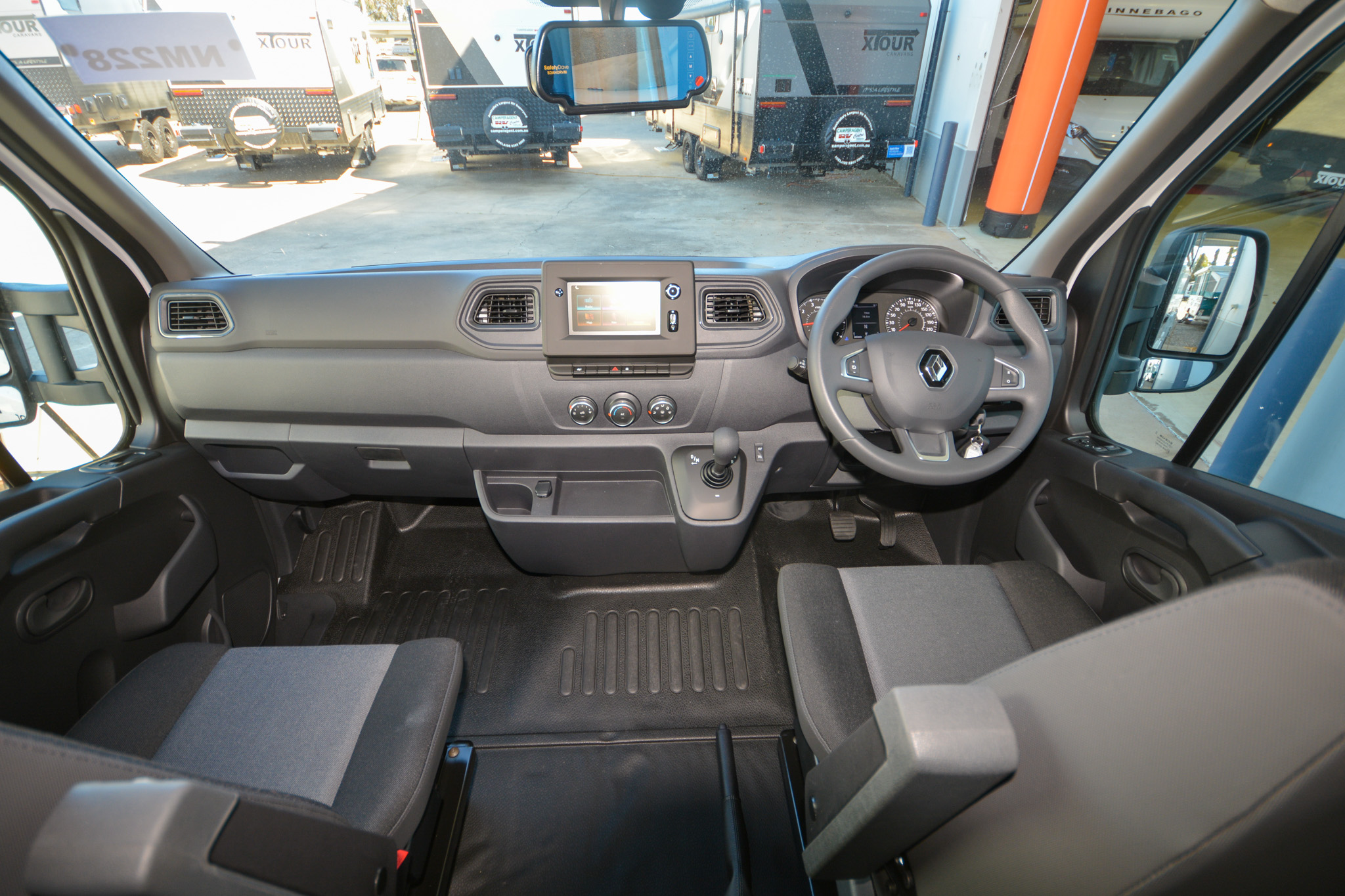 Carousel Popup Thumnails 15 - 2024 Windsor Daintree Renault 2 Berth