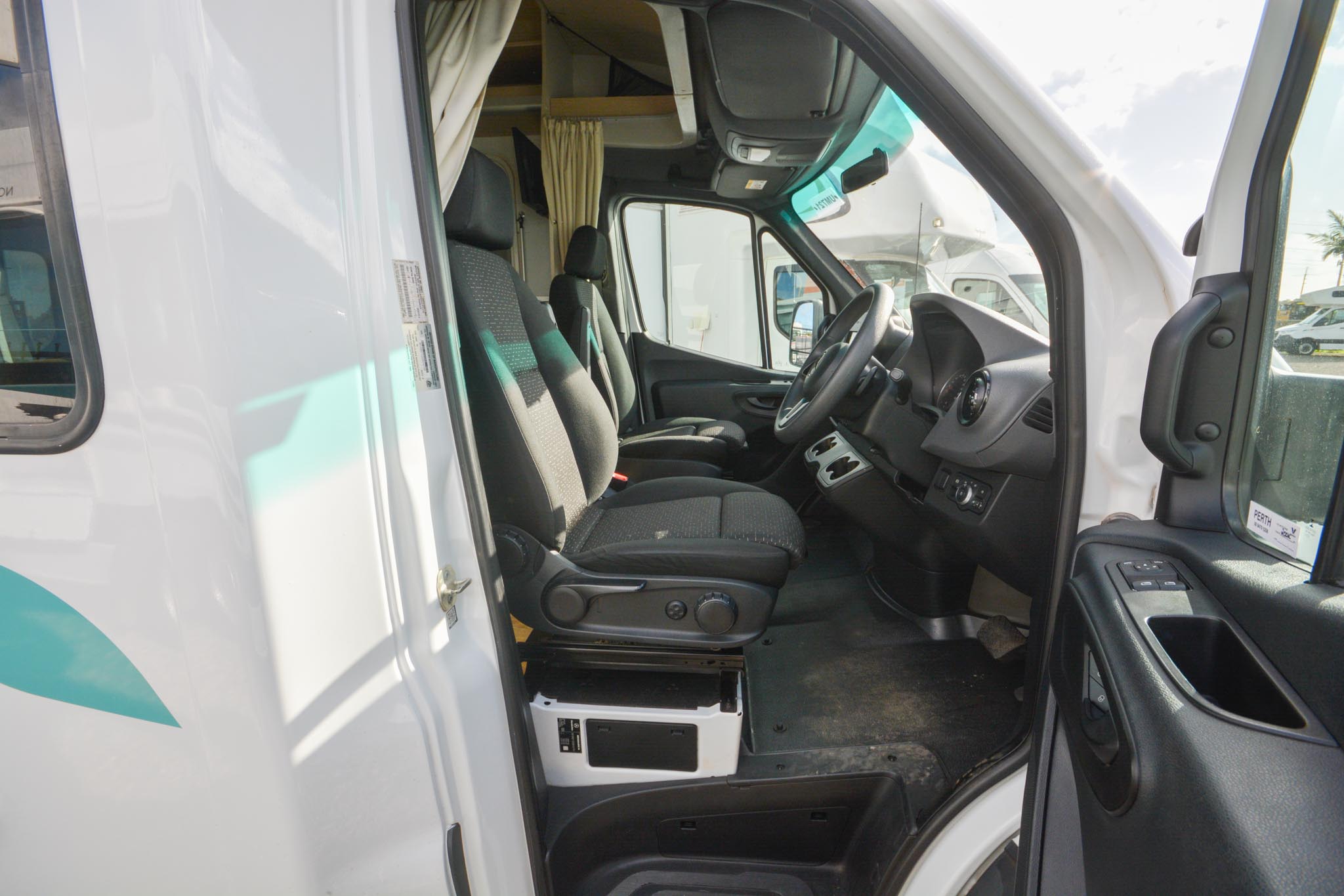 Carousel Popup Thumnails 14 - 2021 Kea Discovery M660 Mercedes 4 Berth