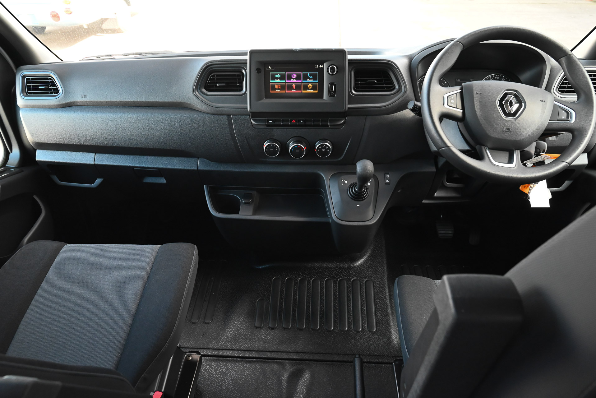Carousel Popup Thumnails 13 - 2024 Windsor Daintree Renault 2 Berth
