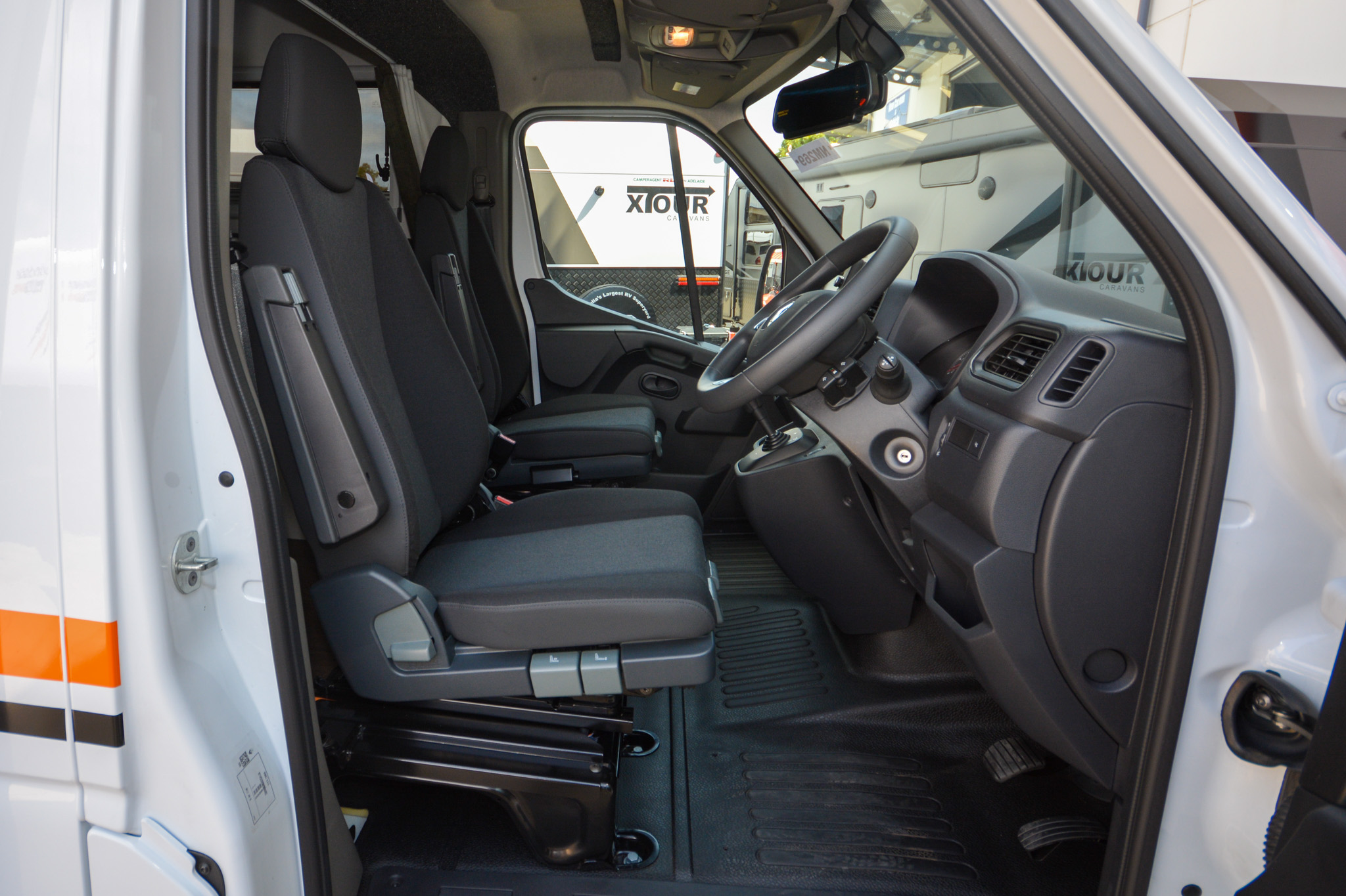 Carousel Popup Thumnails 15 - 2024 Windsor Daintree Renault 2 Berth