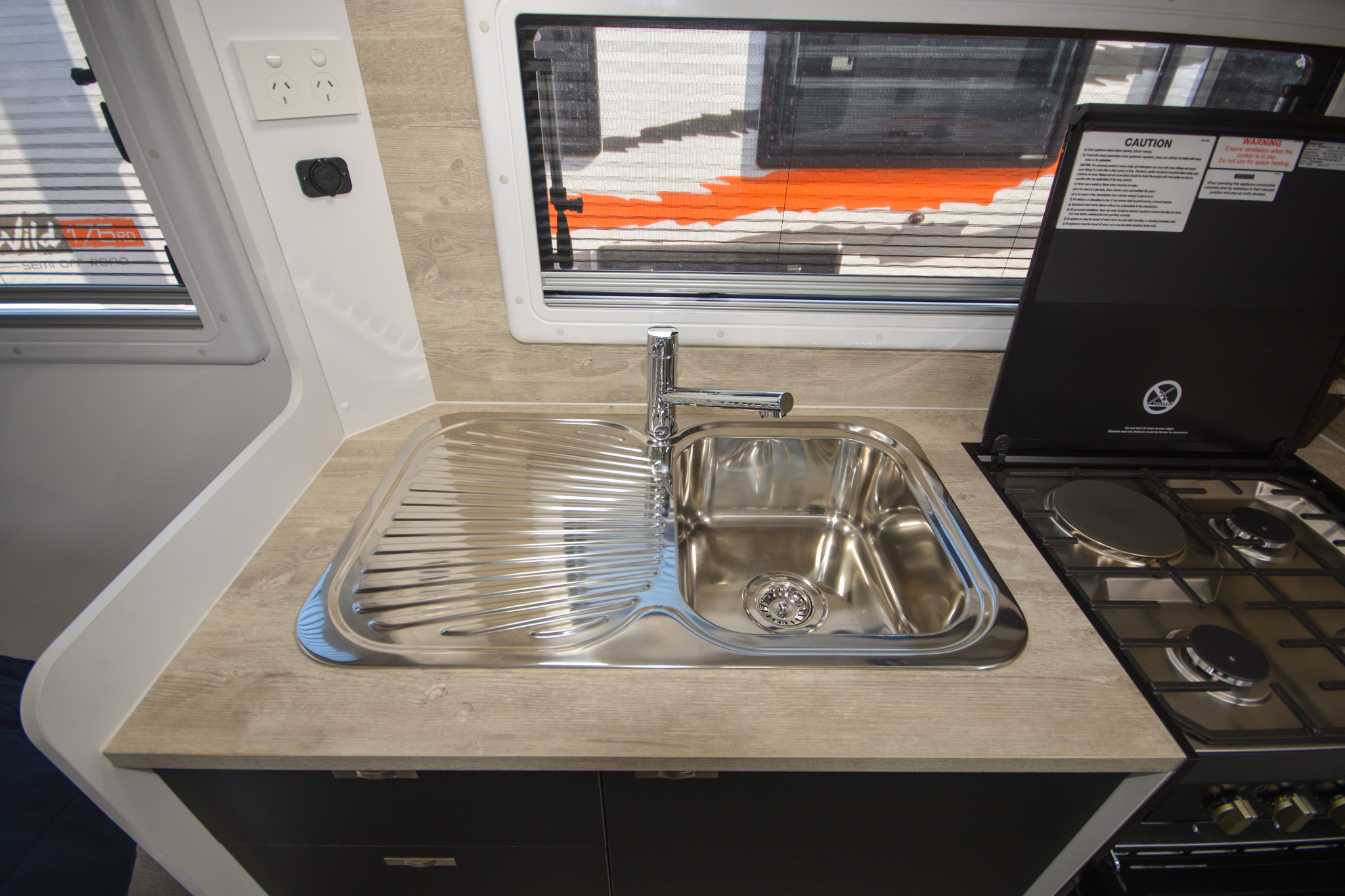 Carousel Popup Thumnails 29 - 2025 Windsor Genesis 176RD