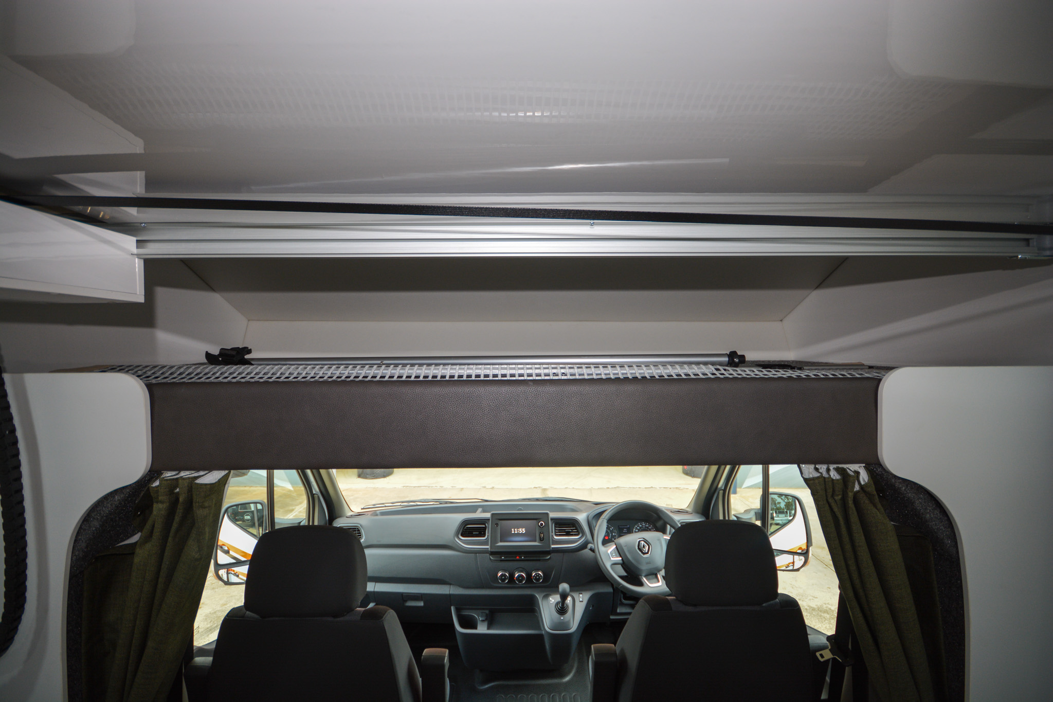 Carousel Popup Thumnails 17 - 2024 Windsor Daintree Renault 2 Berth