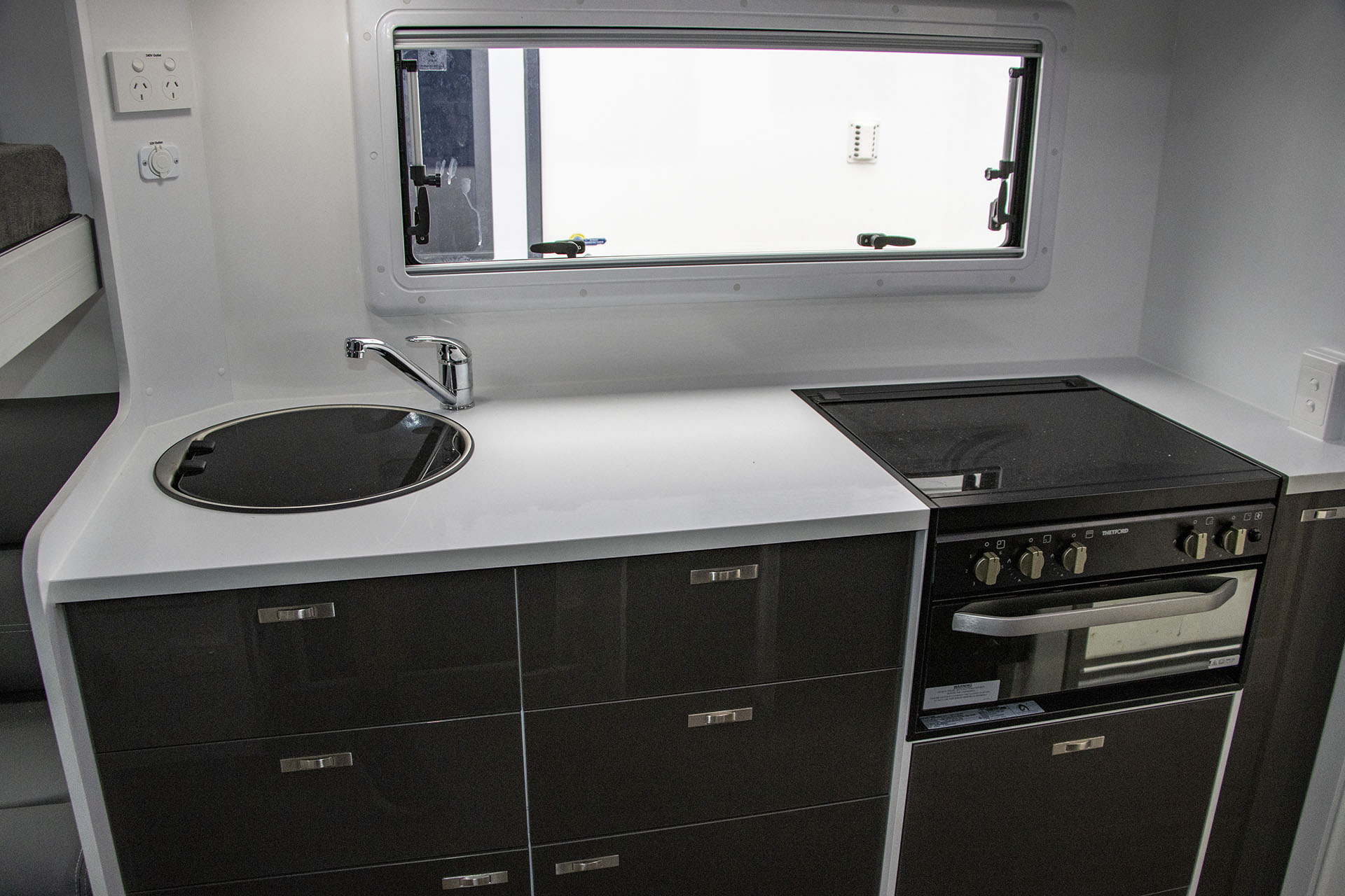 Carousel Popup Thumnails 12 - 2024 Windsor Daintree Renault 2 Berth
