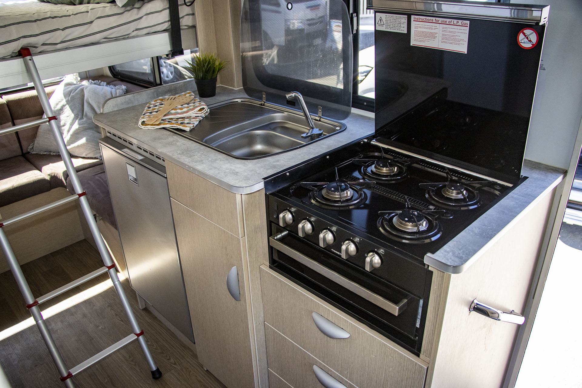 Carousel Popup Thumnails 21 - 2021 Windsor Cascade M670 Mercedes 4 Berth