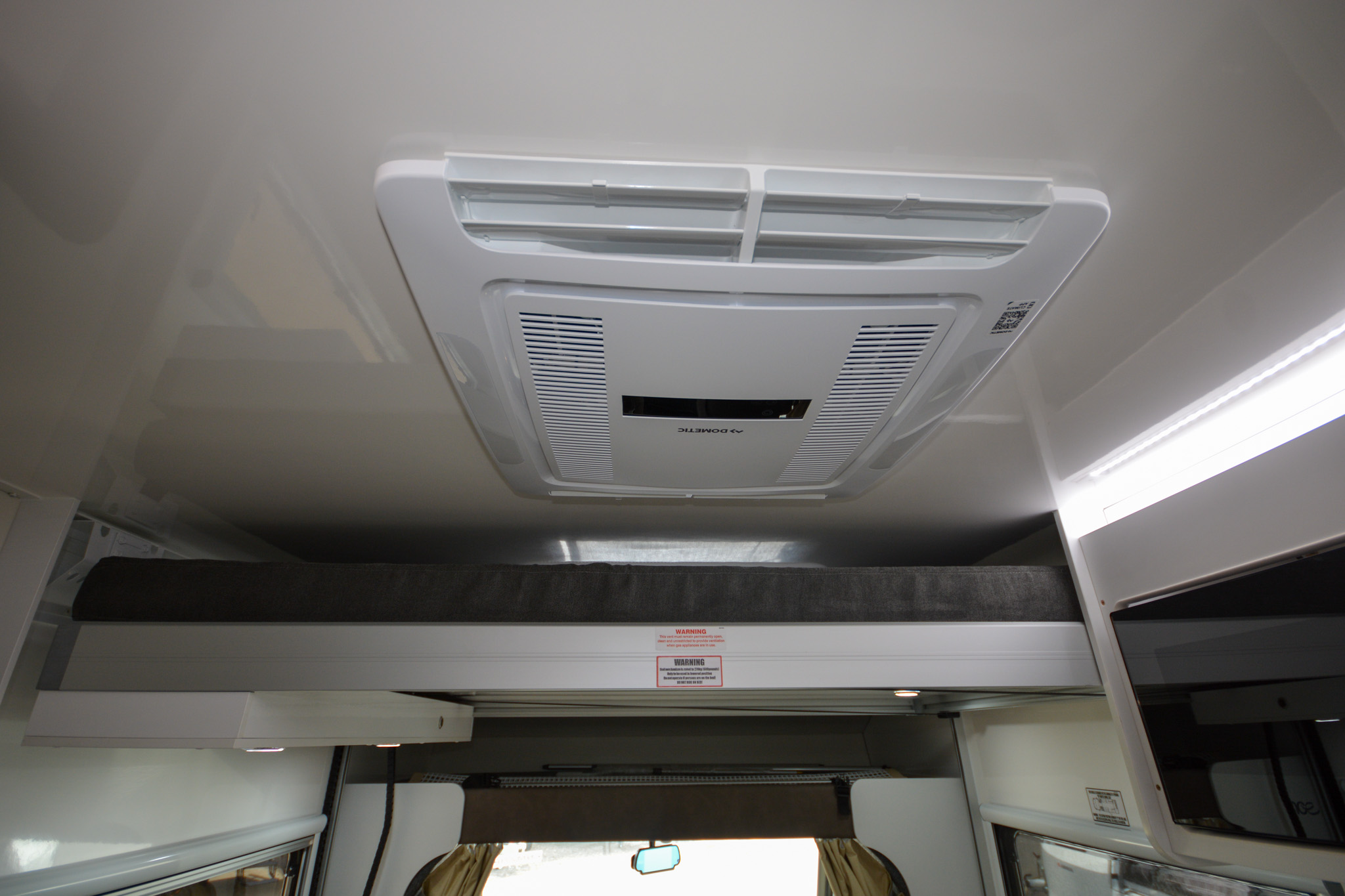 Carousel Popup Thumnails 21 - 2024 Windsor Daintree Renault 2 Berth