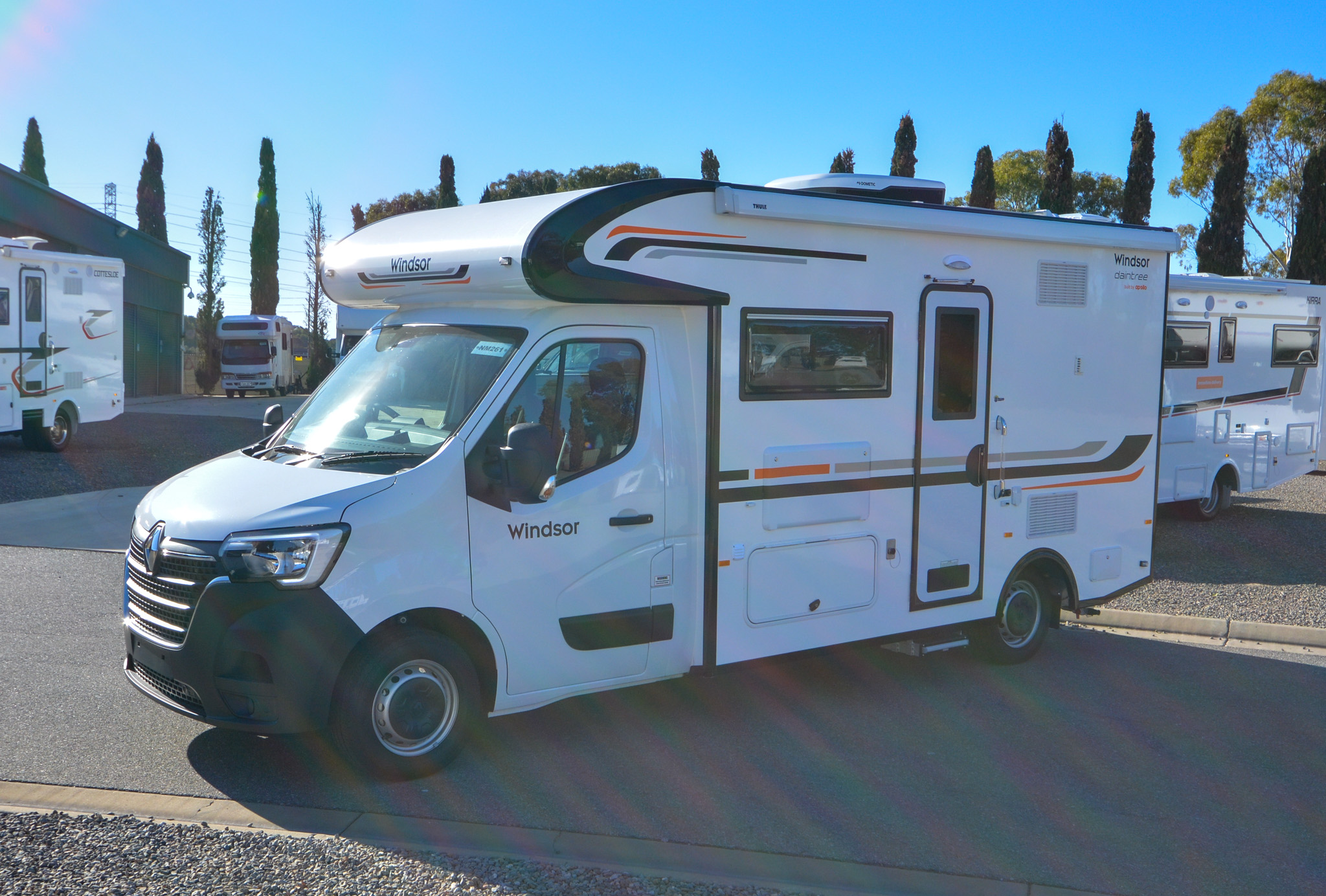 Carousel Popup Main - 2024 Windsor Daintree Renault 2 Berth
