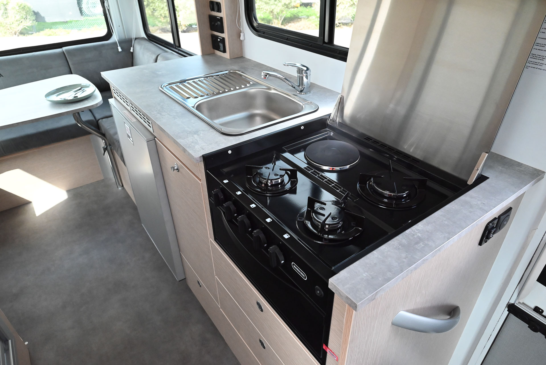 Carousel Popup Thumnails 25 - 2024 Kea Discovery M660 Mercedes 4 Berth