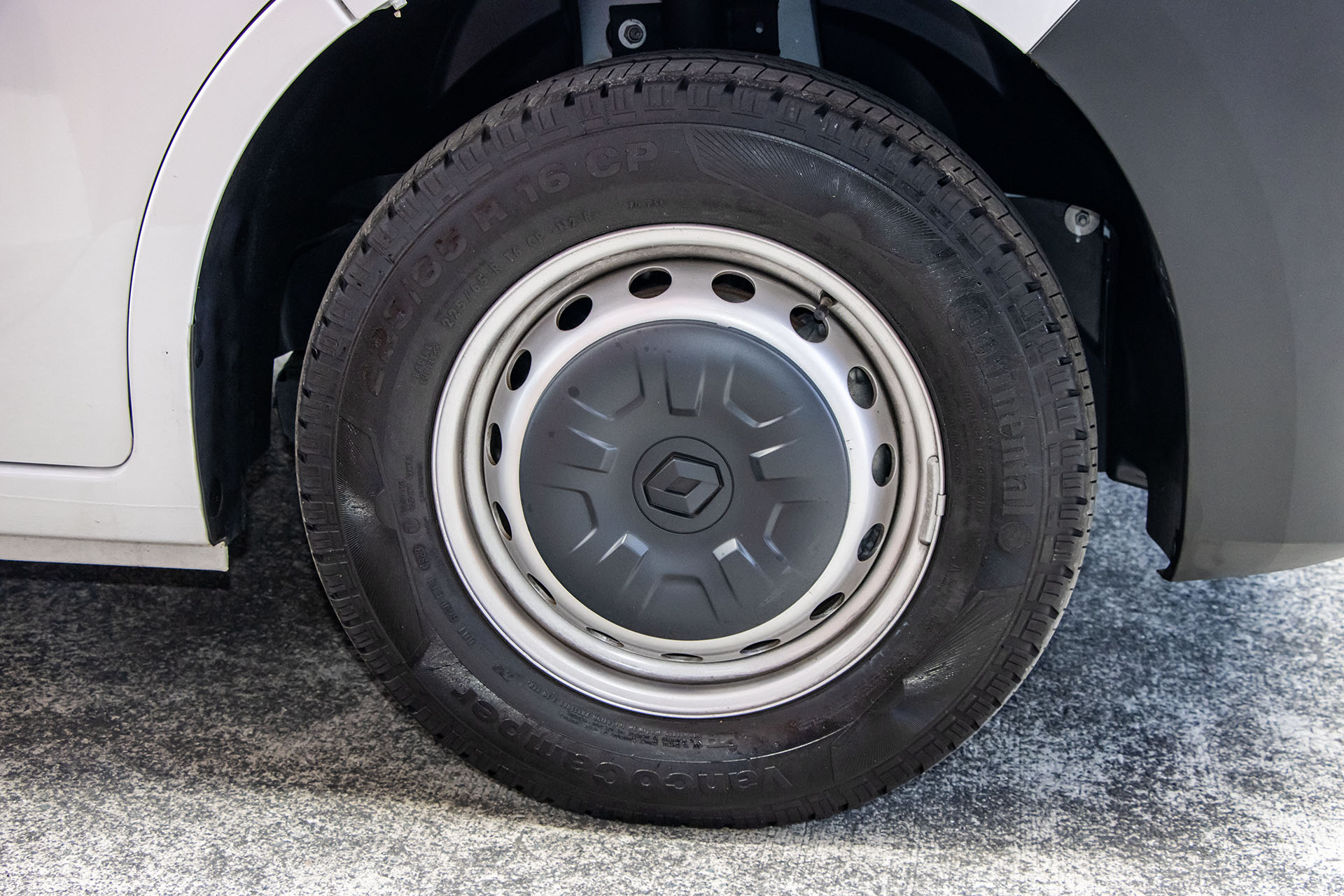 Carousel Popup Thumnails 15 - 2024 Windsor Daintree Renault 2 Berth