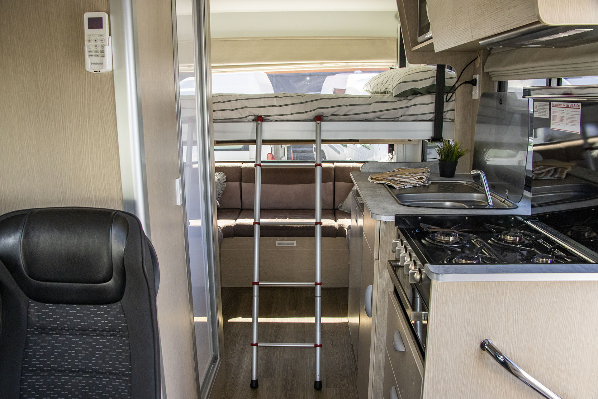 Carousel Popup Thumnails 19 - 2021 Windsor Cascade M670 Mercedes 4 Berth
